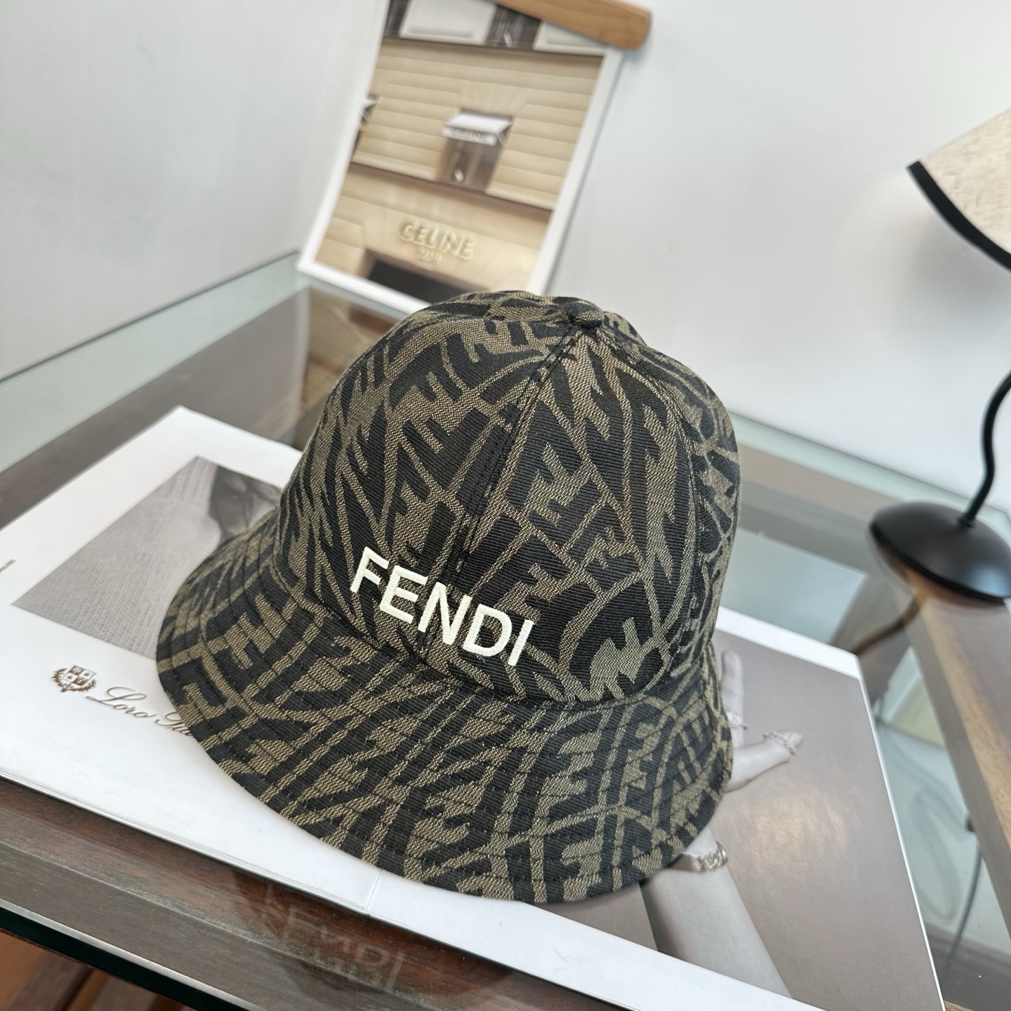 Fendi fendi芬迪 渔夫帽 款 轻盈透气。完美版型，对格精准无误， 品质，独家 摄，男女适用
