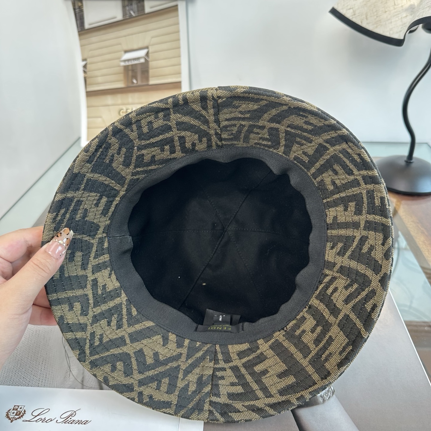 Fendi fendi芬迪 渔夫帽 款 轻盈透气。完美版型，对格精准无误， 品质，独家 摄，男女适用
