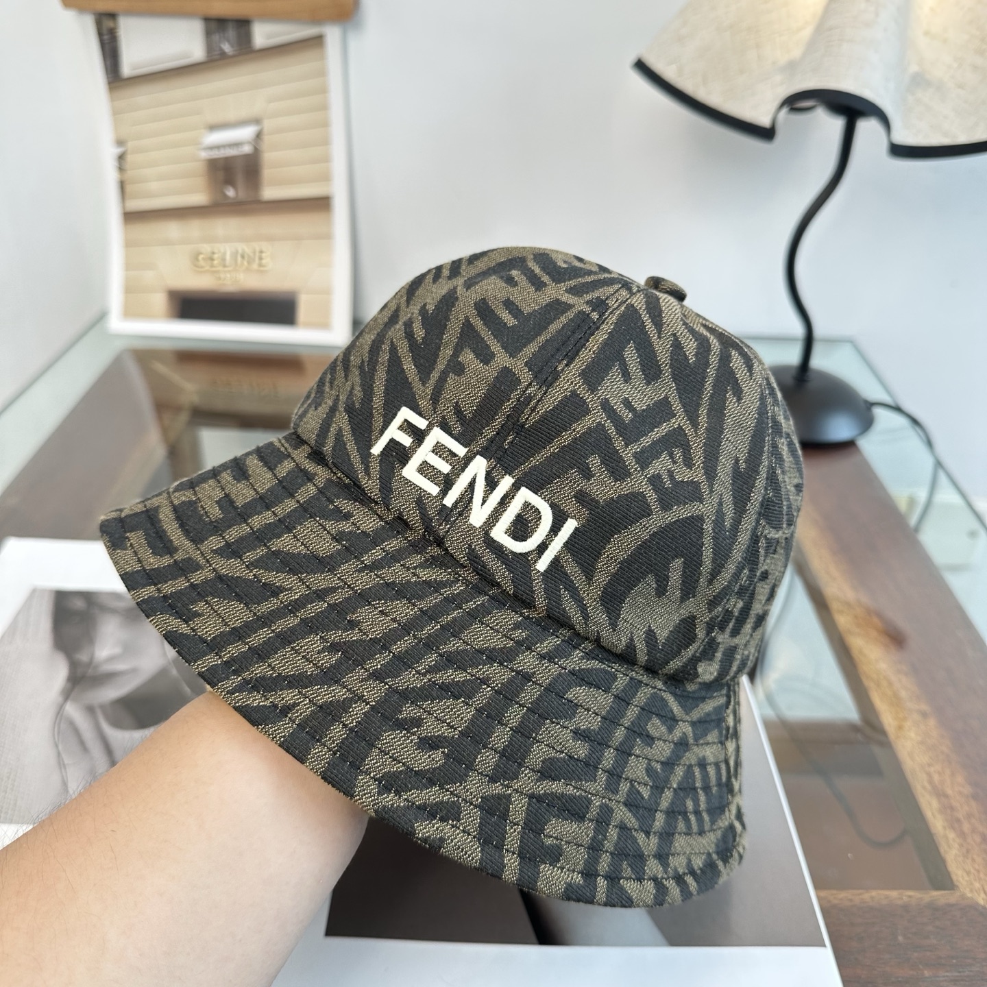 Fendi fendi芬迪 渔夫帽 款 轻盈透气。完美版型，对格精准无误， 品质，独家 摄，男女适用