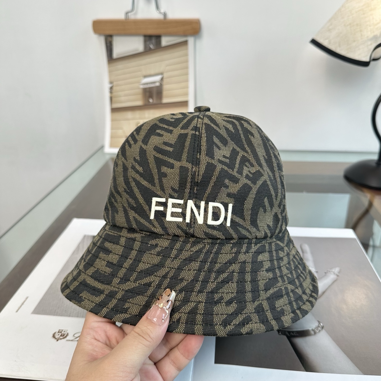 Fendi fendi芬迪 渔夫帽 款 轻盈透气。完美版型，对格精准无误， 品质，独家 摄，男女适用