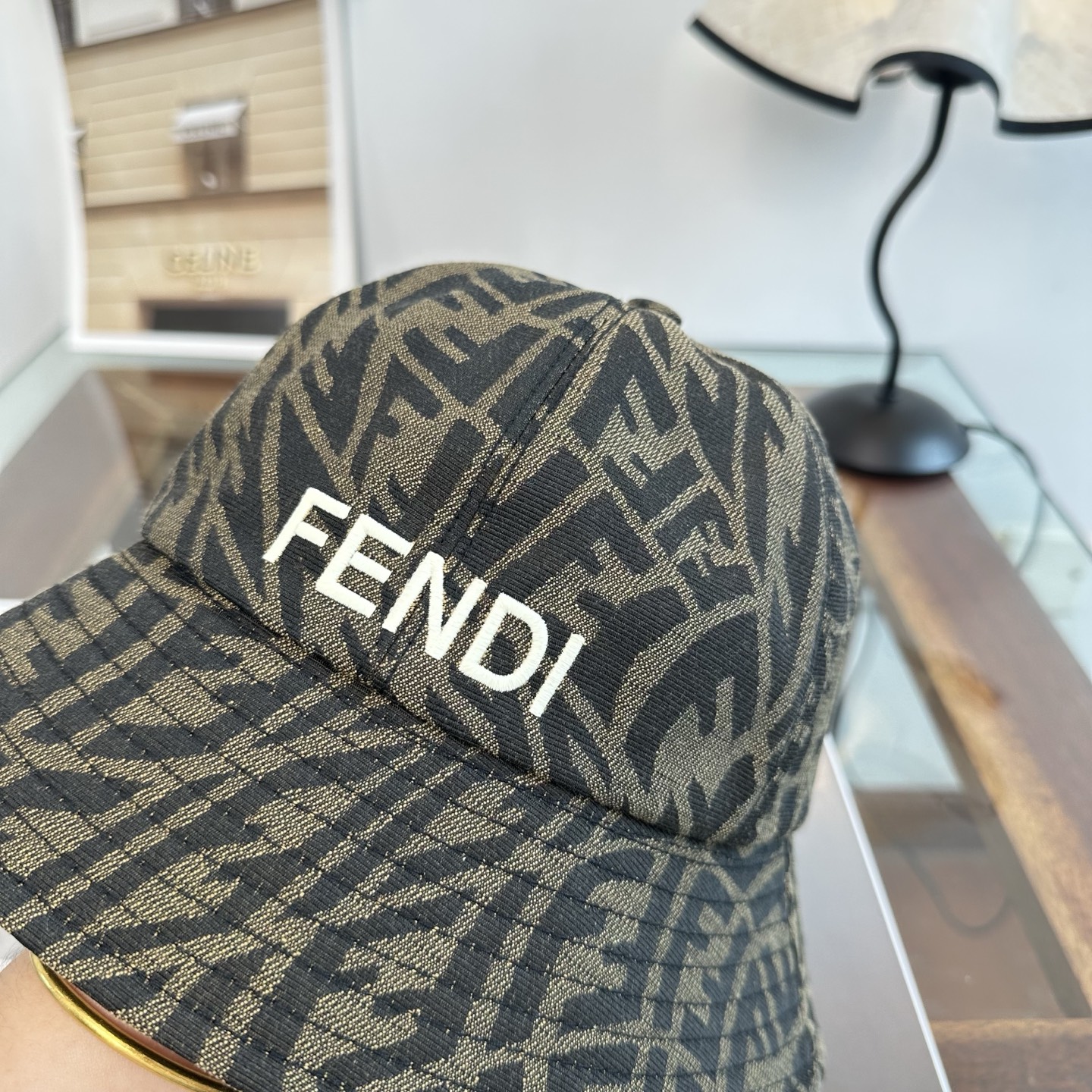 Fendi fendi芬迪 渔夫帽 款 轻盈透气。完美版型，对格精准无误， 品质，独家 摄，男女适用