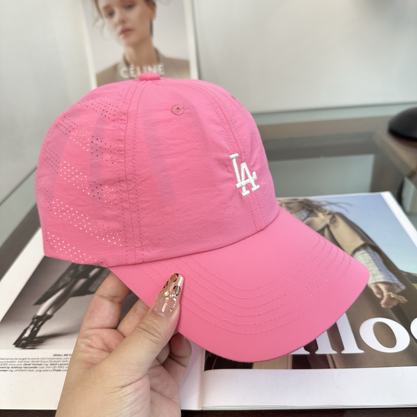 LA 棒球帽纯色系给足街头风，时尚达人挚爱的色调精选效果超完美！细节做工无可挑剔！男女同款！