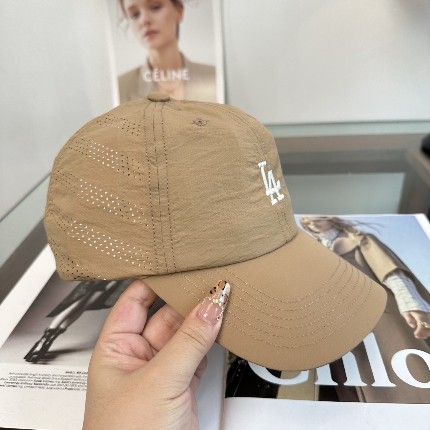 LA 棒球帽纯色系给足街头风，时尚达人挚爱的色调精选效果超完美！细节做工无可挑剔！男女同款！