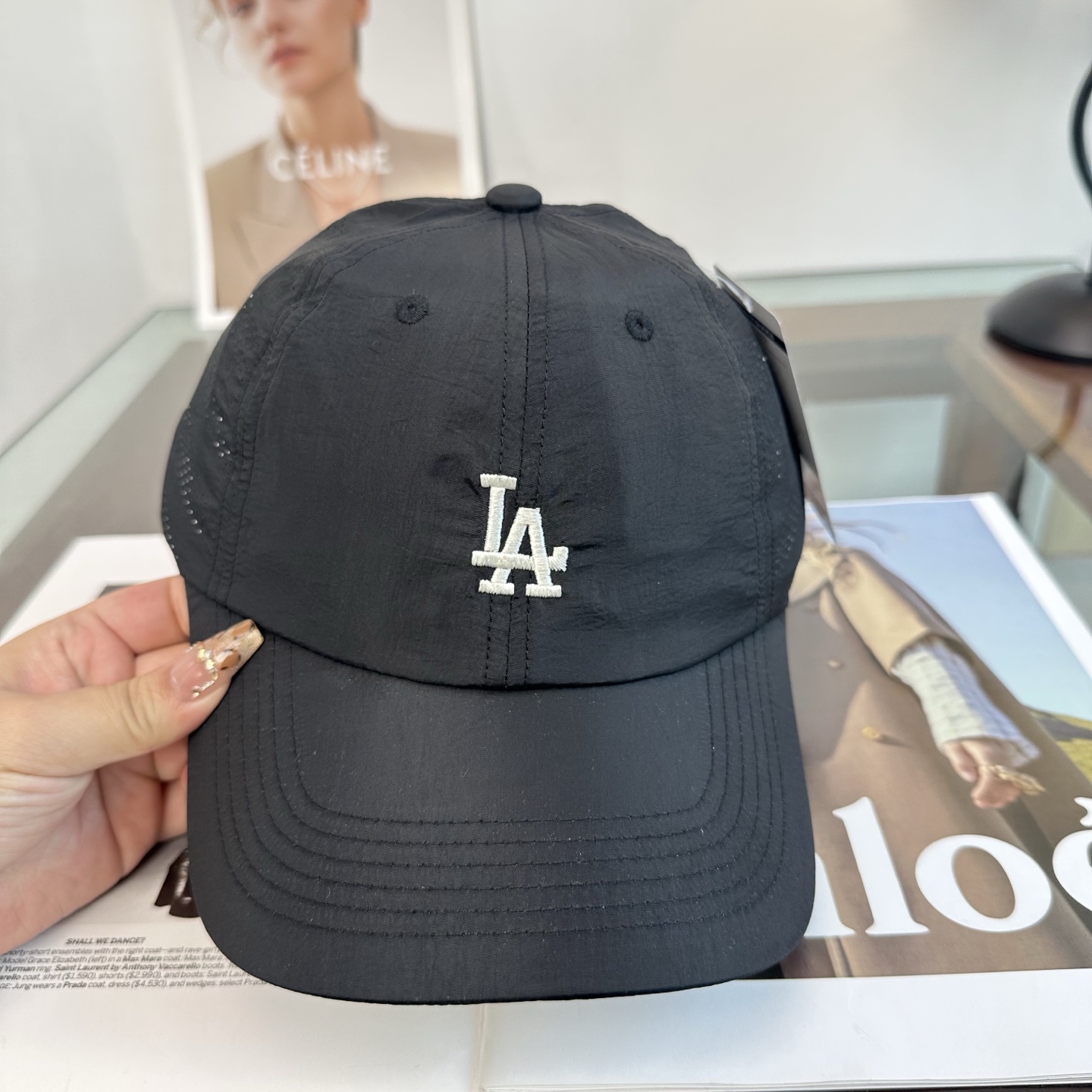 LA 棒球帽纯色系给足街头风，时尚达人挚爱的色调精选效果超完美！细节做工无可挑剔！男女同款！