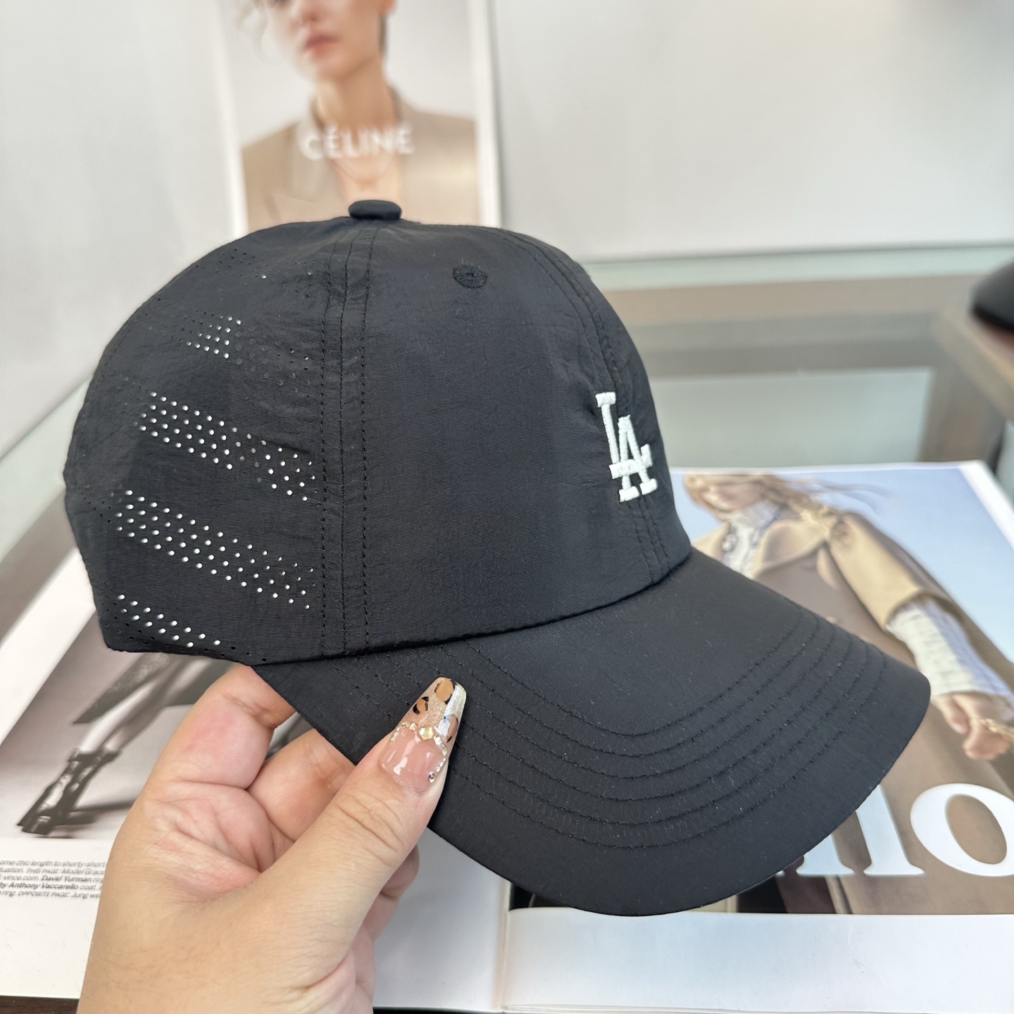 LA 棒球帽纯色系给足街头风，时尚达人挚爱的色调精选效果超完美！细节做工无可挑剔！男女同款！