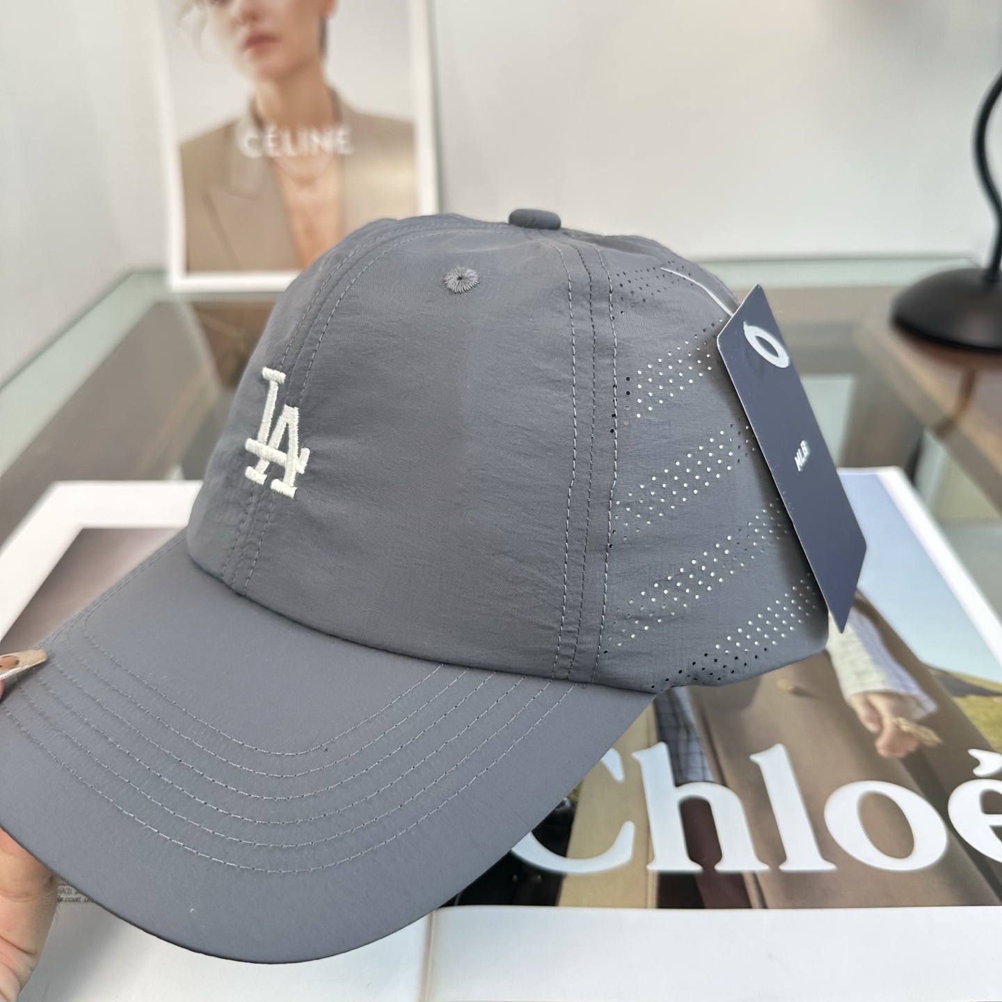 LA 棒球帽纯色系给足街头风，时尚达人挚爱的色调精选效果超完美！细节做工无可挑剔！男女同款！