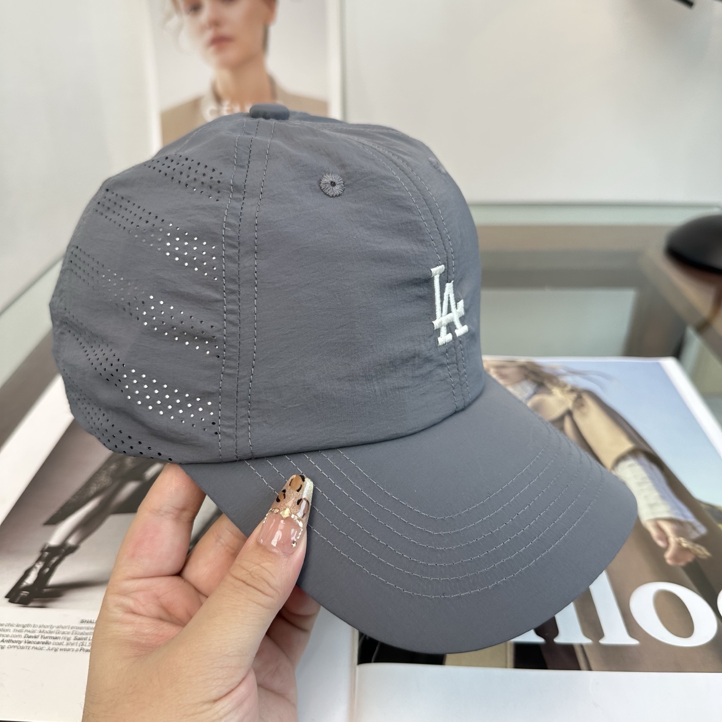 LA 棒球帽纯色系给足街头风，时尚达人挚爱的色调精选效果超完美！细节做工无可挑剔！男女同款！