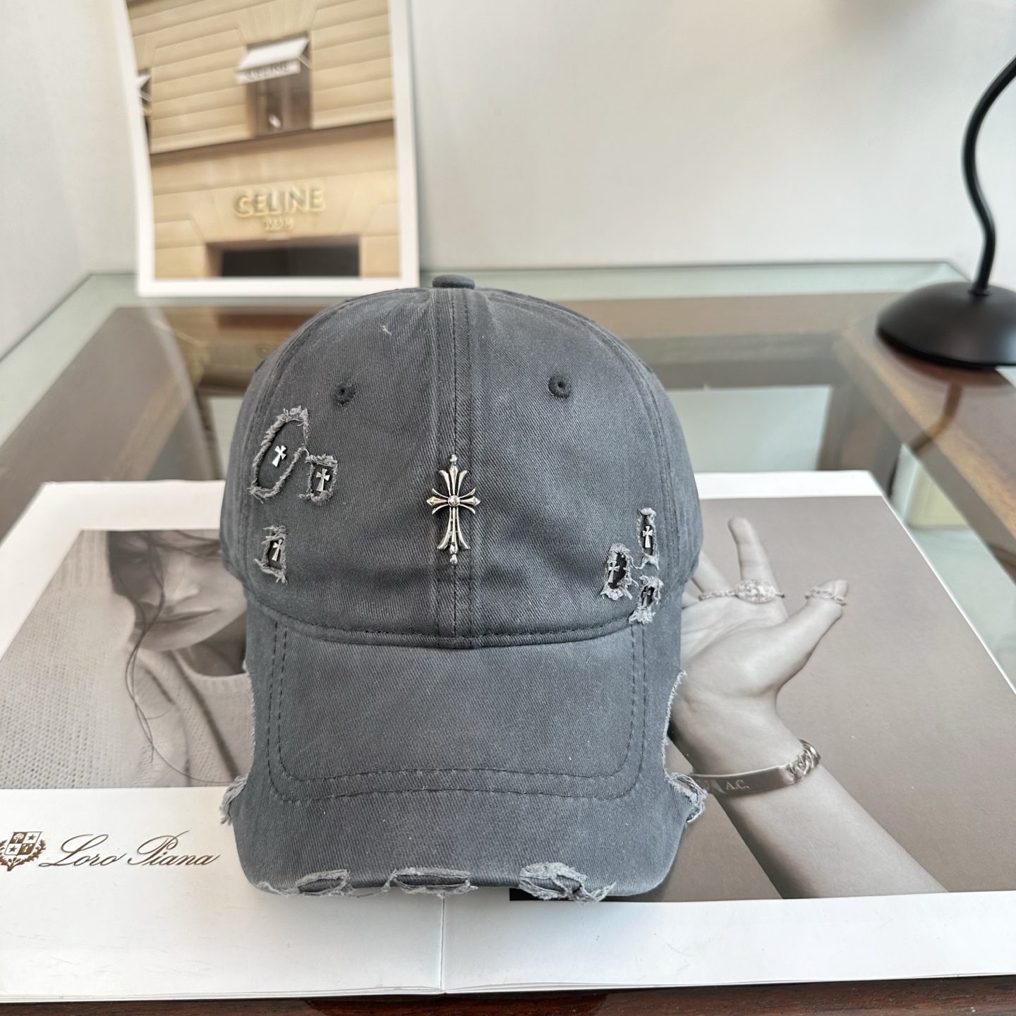 Chrome Hearts Chrome hearts 克罗心 新款十字架 高品质棒球帽，高端定制版 博主同款 墙裂推荐 质量巨好 谁戴谁 ~