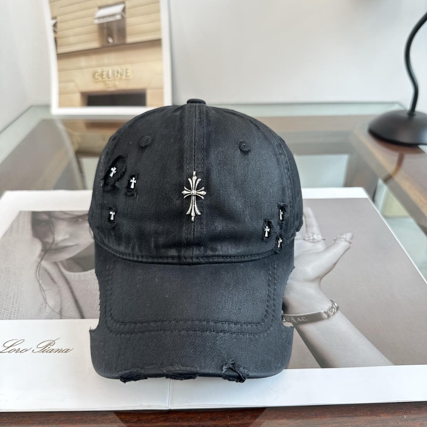 Chrome Hearts Chrome hearts 克罗心 新款十字架 高品质棒球帽，高端定制版 博主同款 墙裂推荐 质量巨好 谁戴谁 ~