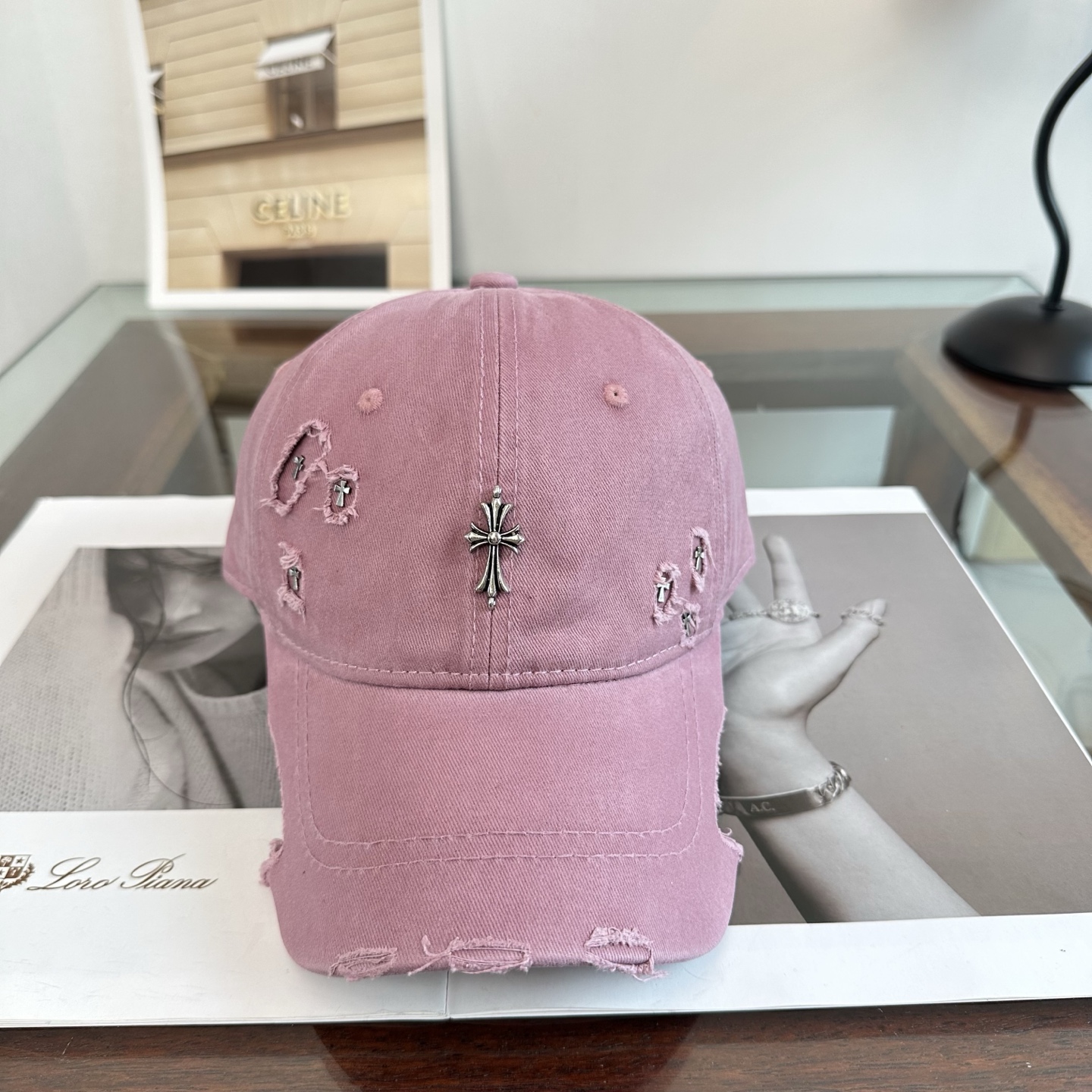 Chrome Hearts Chrome hearts 克罗心 新款十字架 高品质棒球帽，高端定制版 博主同款 墙裂推荐 质量巨好 谁戴谁 ~