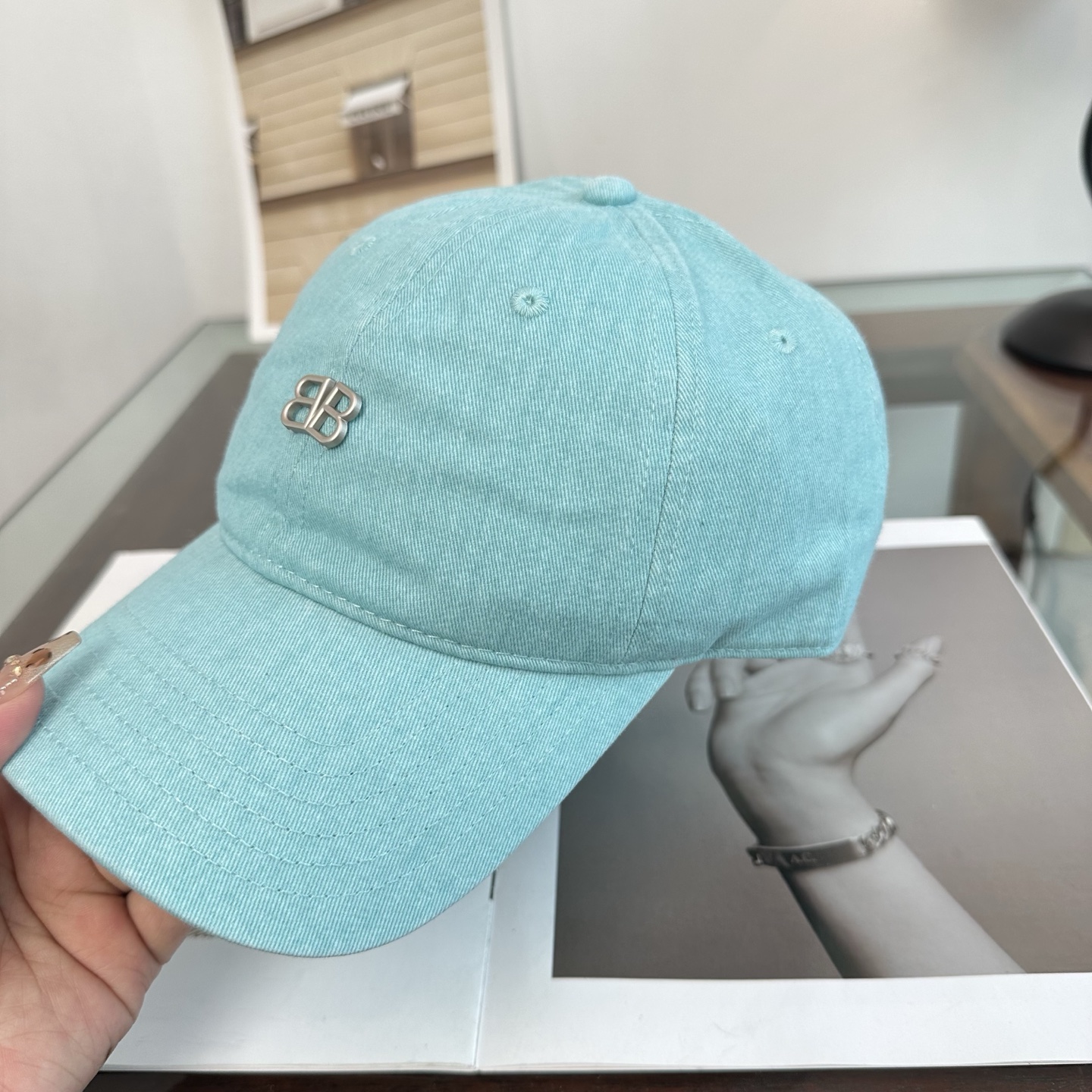 新品Balenciaga 巴黎世家字母新款棒球帽 现货秒发🧢简约时尚超级无敌好看的帽子！情侣款！