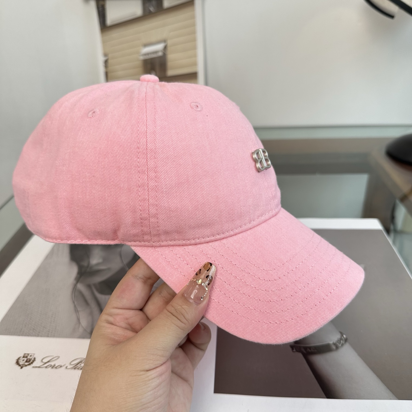 新品Balenciaga 巴黎世家字母新款棒球帽 现货秒发🧢简约时尚超级无敌好看的帽子！情侣款！