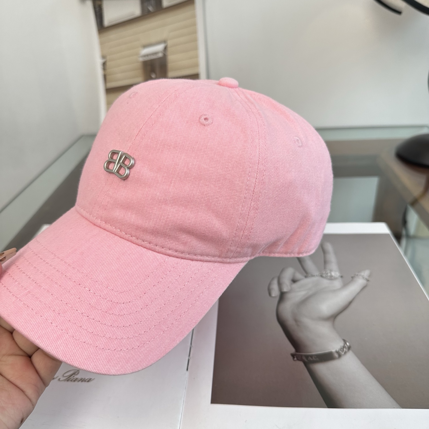 新品Balenciaga 巴黎世家字母新款棒球帽 现货秒发🧢简约时尚超级无敌好看的帽子！情侣款！