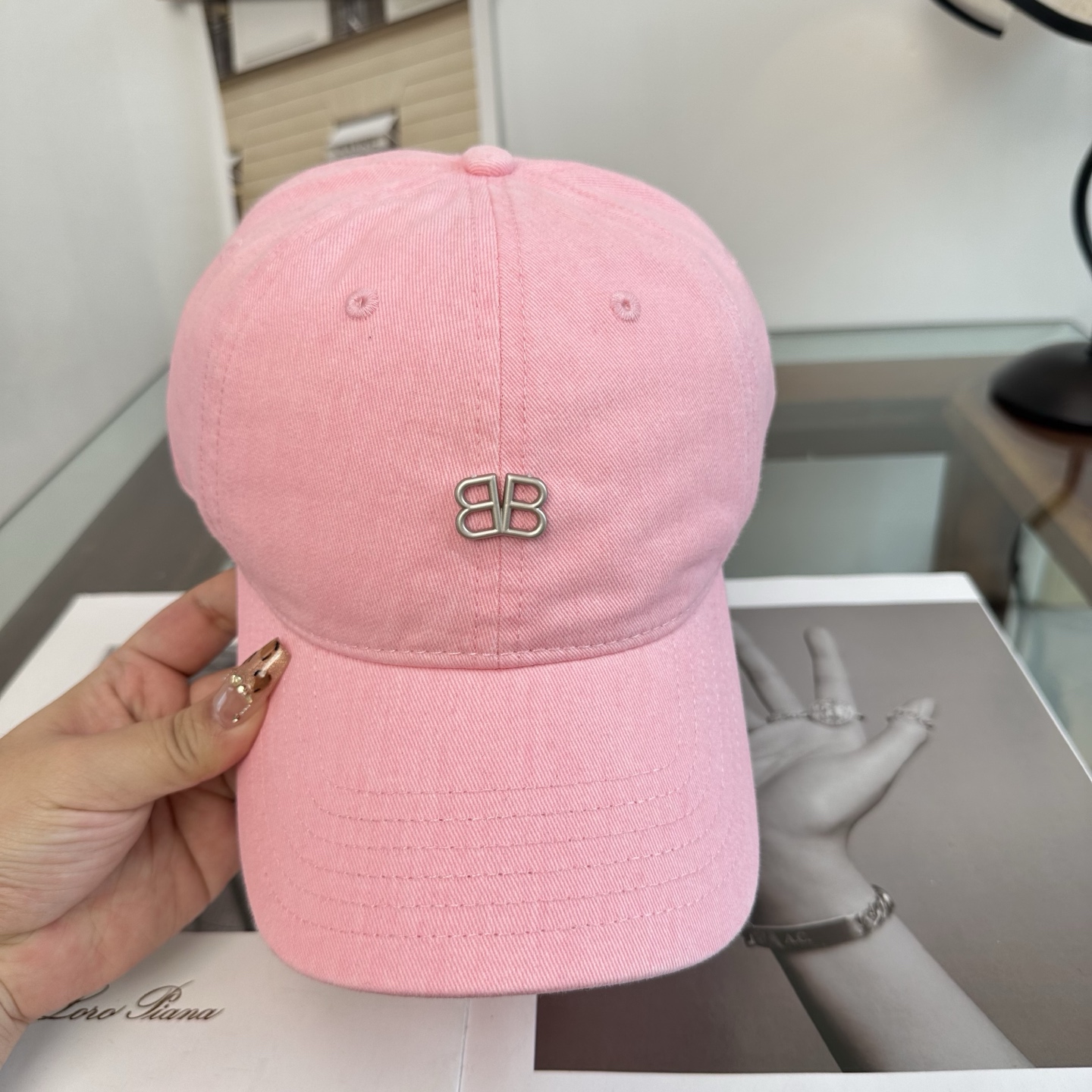 新品Balenciaga 巴黎世家字母新款棒球帽 现货秒发🧢简约时尚超级无敌好看的帽子！情侣款！