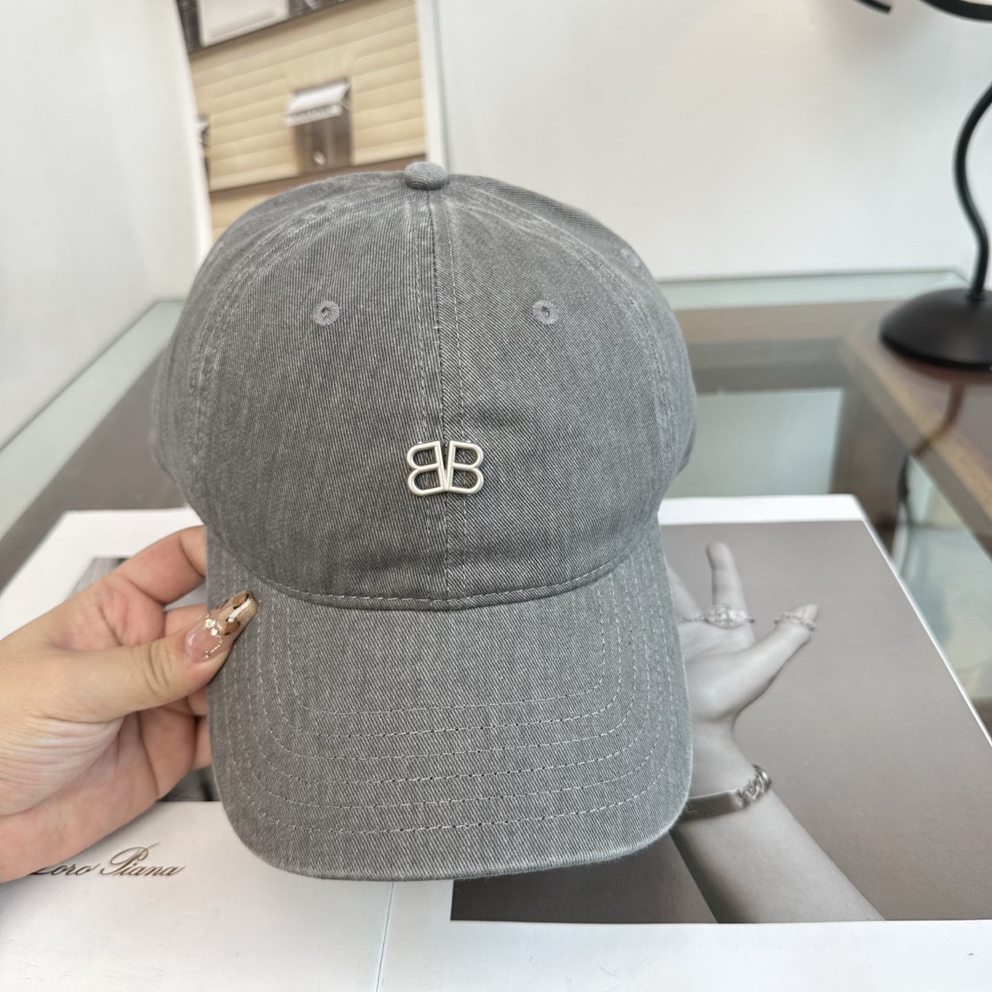 新品Balenciaga 巴黎世家字母新款棒球帽 现货秒发🧢简约时尚超级无敌好看的帽子！情侣款！