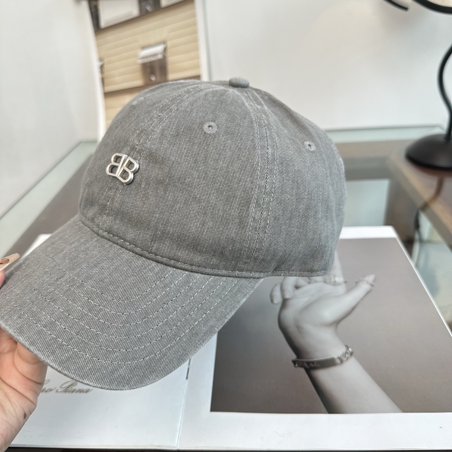 新品Balenciaga 巴黎世家字母新款棒球帽 现货秒发🧢简约时尚超级无敌好看的帽子！情侣款！
