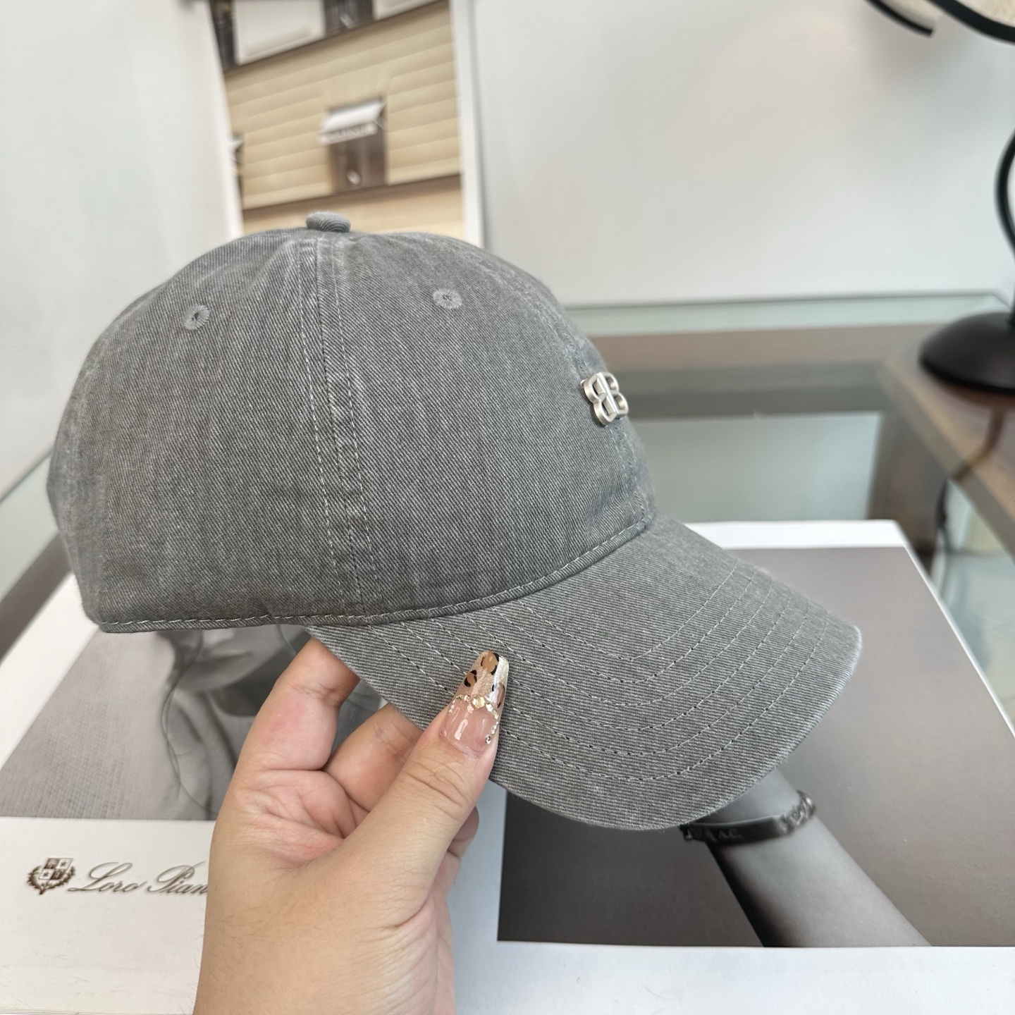 新品Balenciaga 巴黎世家字母新款棒球帽 现货秒发🧢简约时尚超级无敌好看的帽子！情侣款！