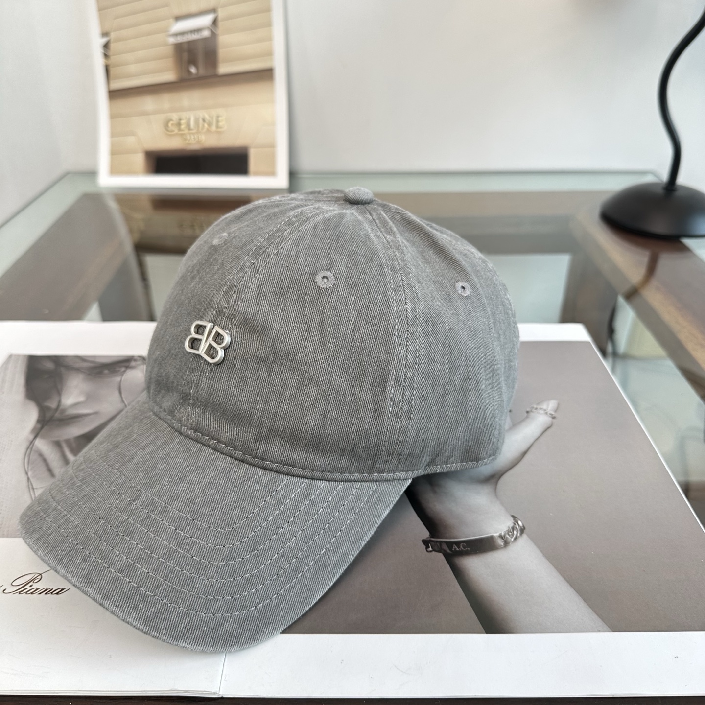 新品Balenciaga 巴黎世家字母新款棒球帽 现货秒发🧢简约时尚超级无敌好看的帽子！情侣款！