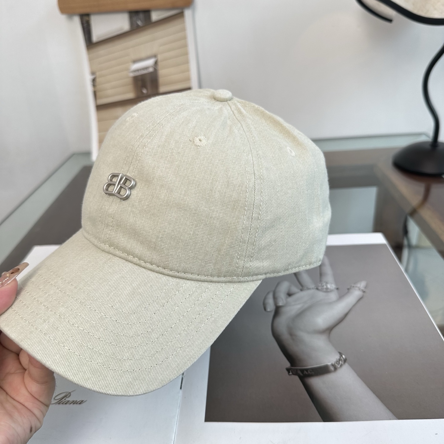 新品Balenciaga 巴黎世家字母新款棒球帽 现货秒发🧢简约时尚超级无敌好看的帽子！情侣款！