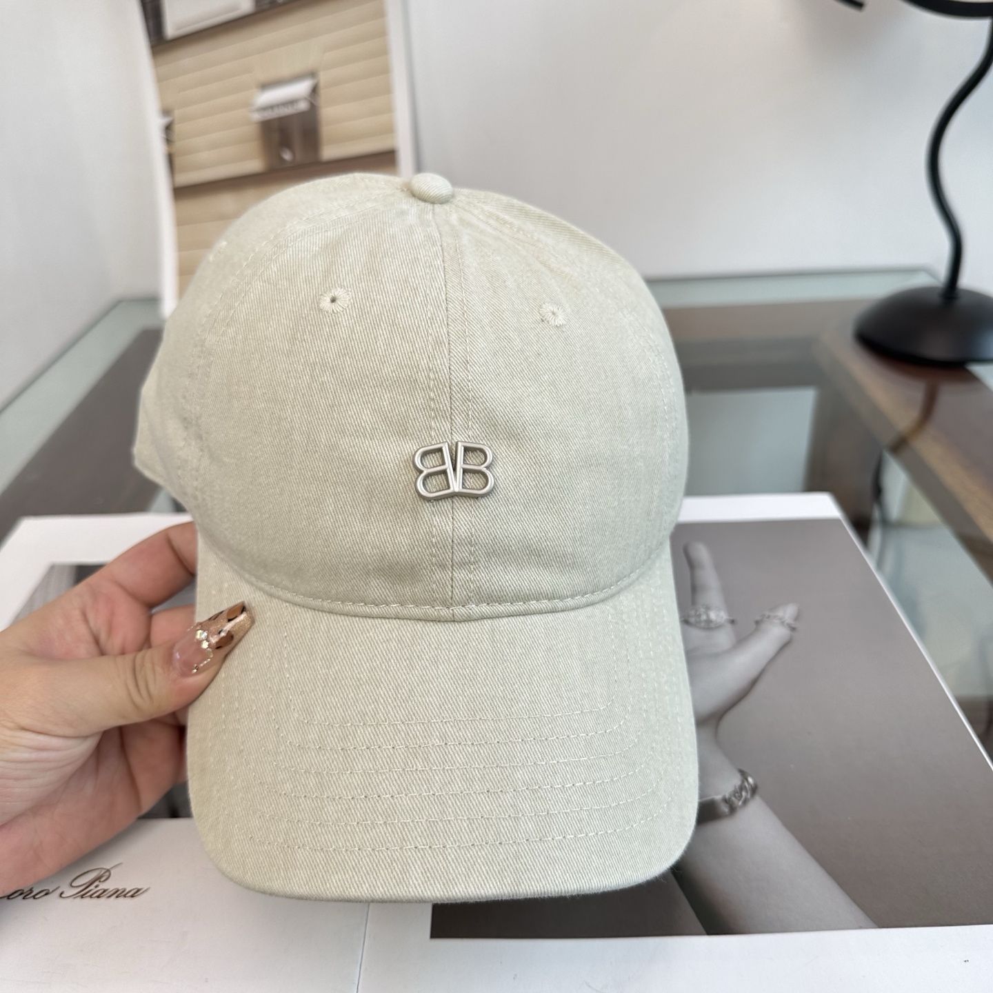 新品Balenciaga 巴黎世家字母新款棒球帽 现货秒发🧢简约时尚超级无敌好看的帽子！情侣款！