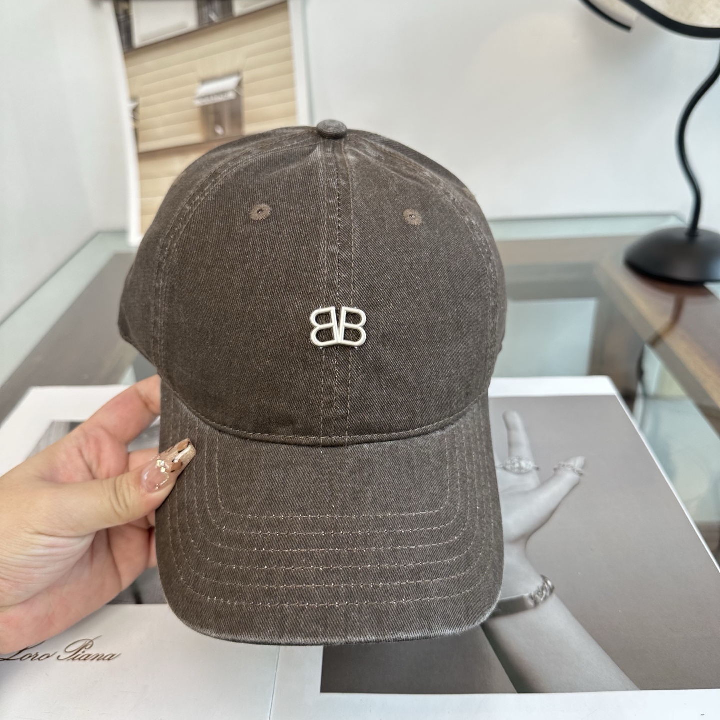 新品Balenciaga 巴黎世家字母新款棒球帽 现货秒发🧢简约时尚超级无敌好看的帽子！情侣款！