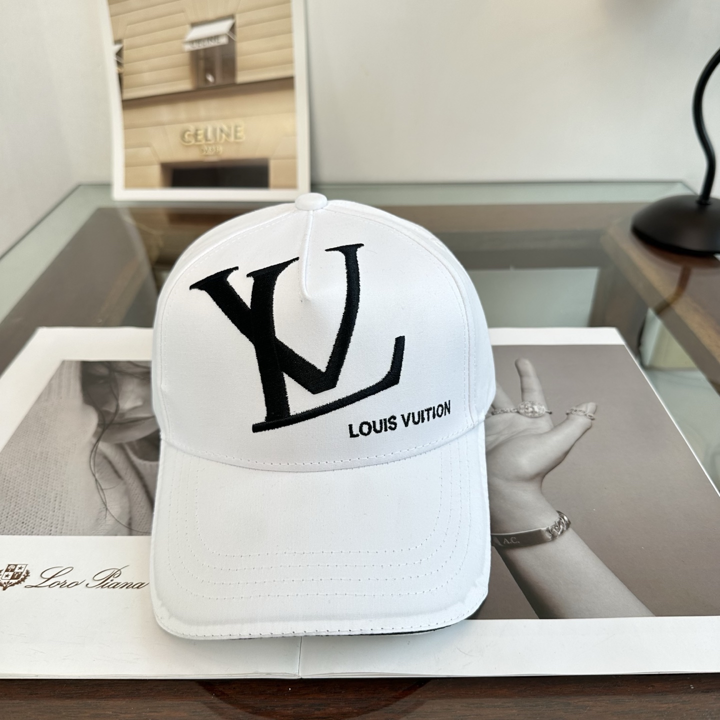 🧢路易威登棒球帽 LouisVuitton😍新款LV棒球帽，重工打造♥️高端大气，百搭款🤗男女通用！