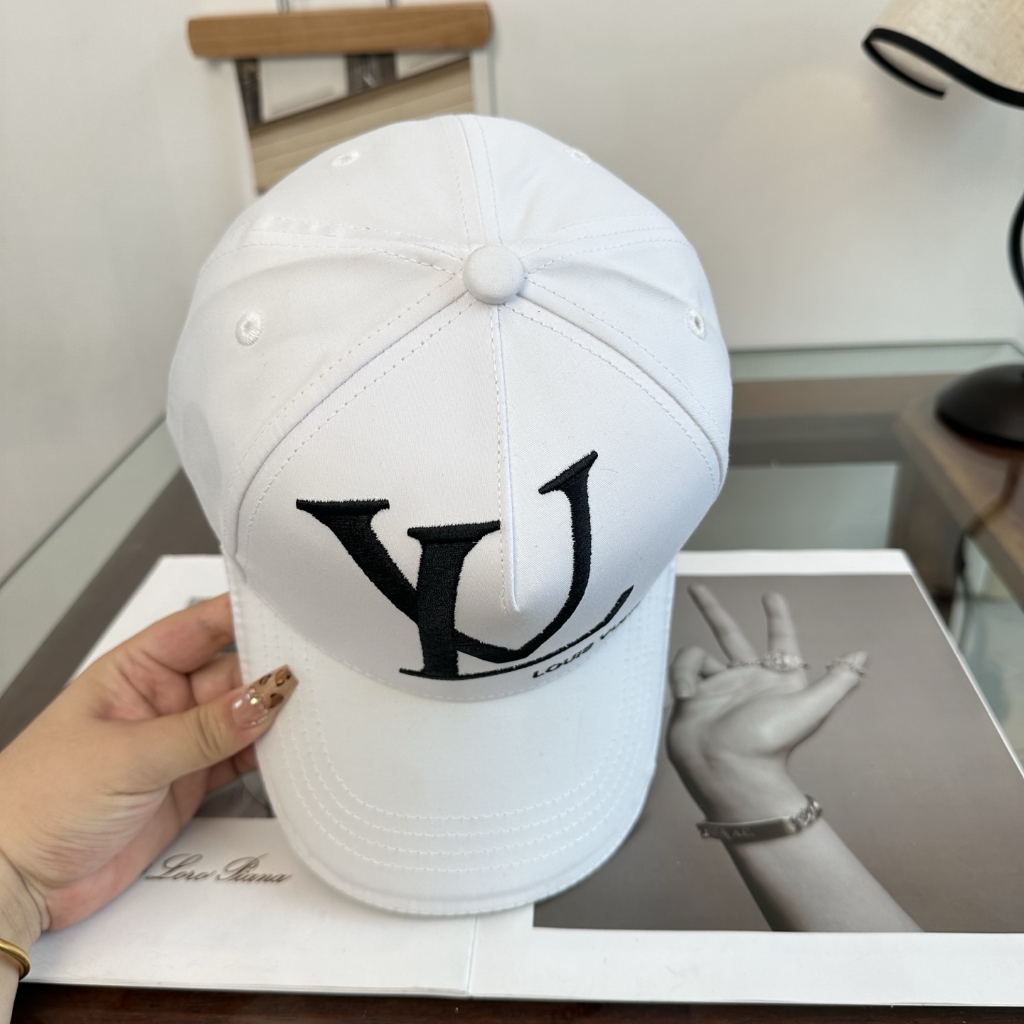 🧢路易威登棒球帽 LouisVuitton😍新款LV棒球帽，重工打造♥️高端大气，百搭款🤗男女通用！