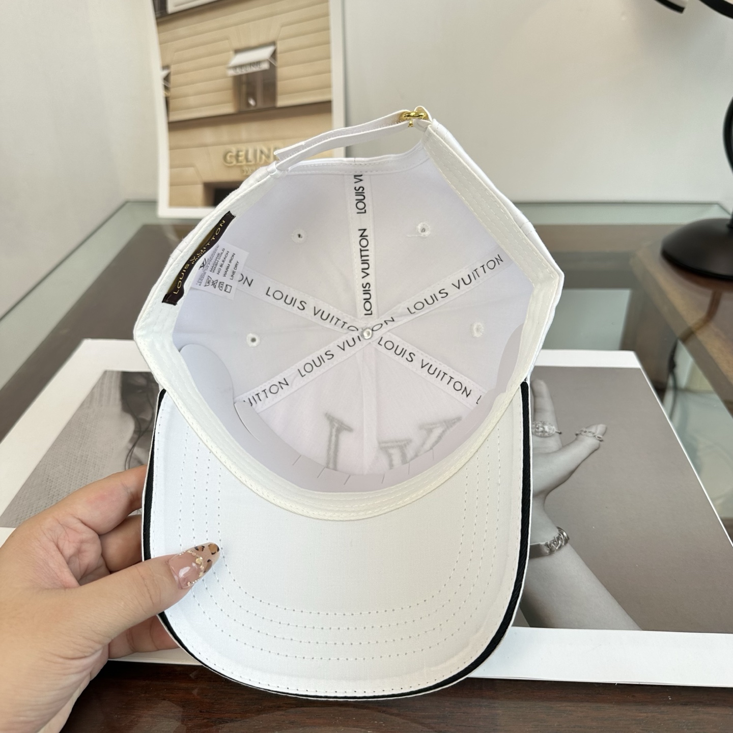 🧢路易威登棒球帽 LouisVuitton😍新款LV棒球帽，重工打造♥️高端大气，百搭款🤗男女通用！