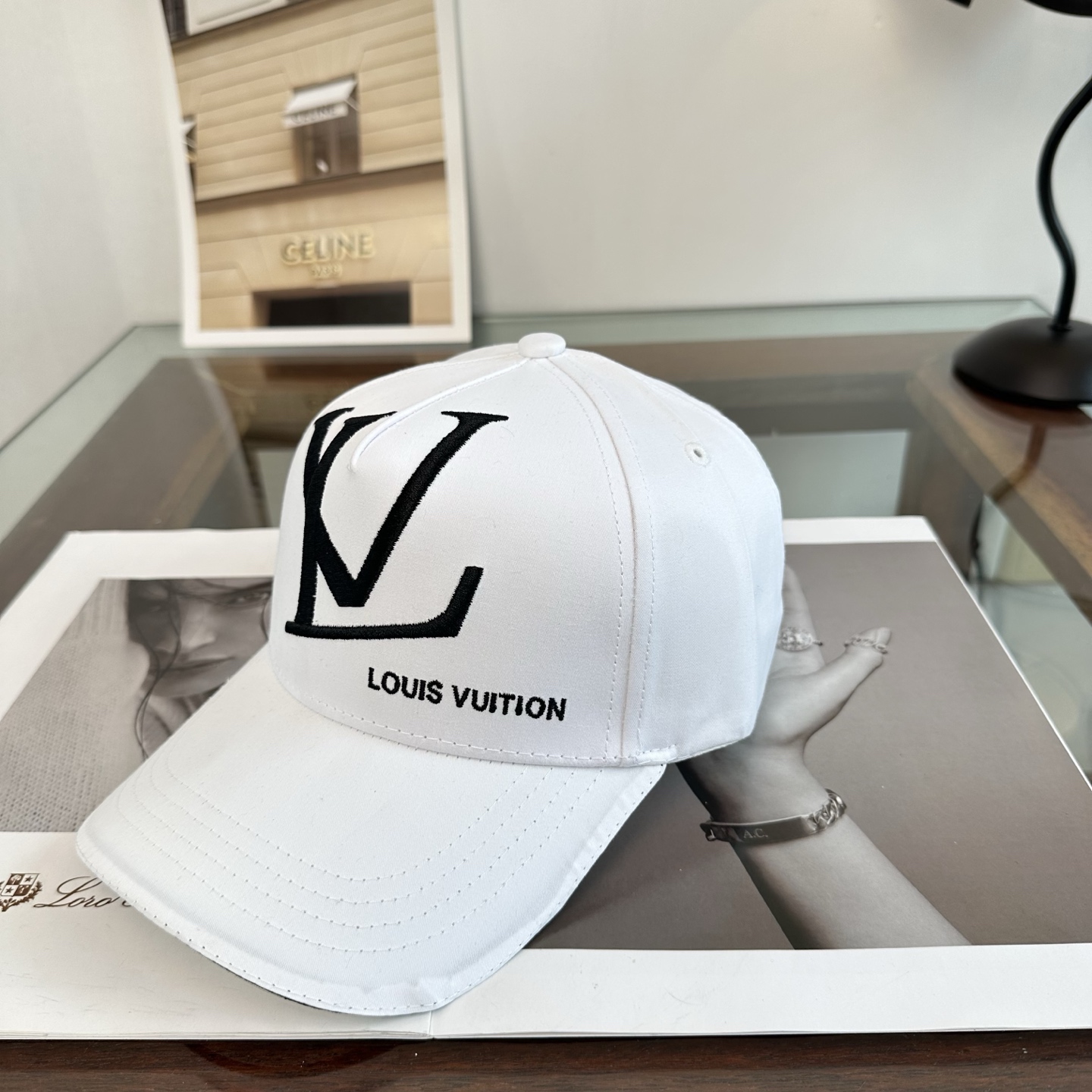 🧢路易威登棒球帽 LouisVuitton😍新款LV棒球帽，重工打造♥️高端大气，百搭款🤗男女通用！