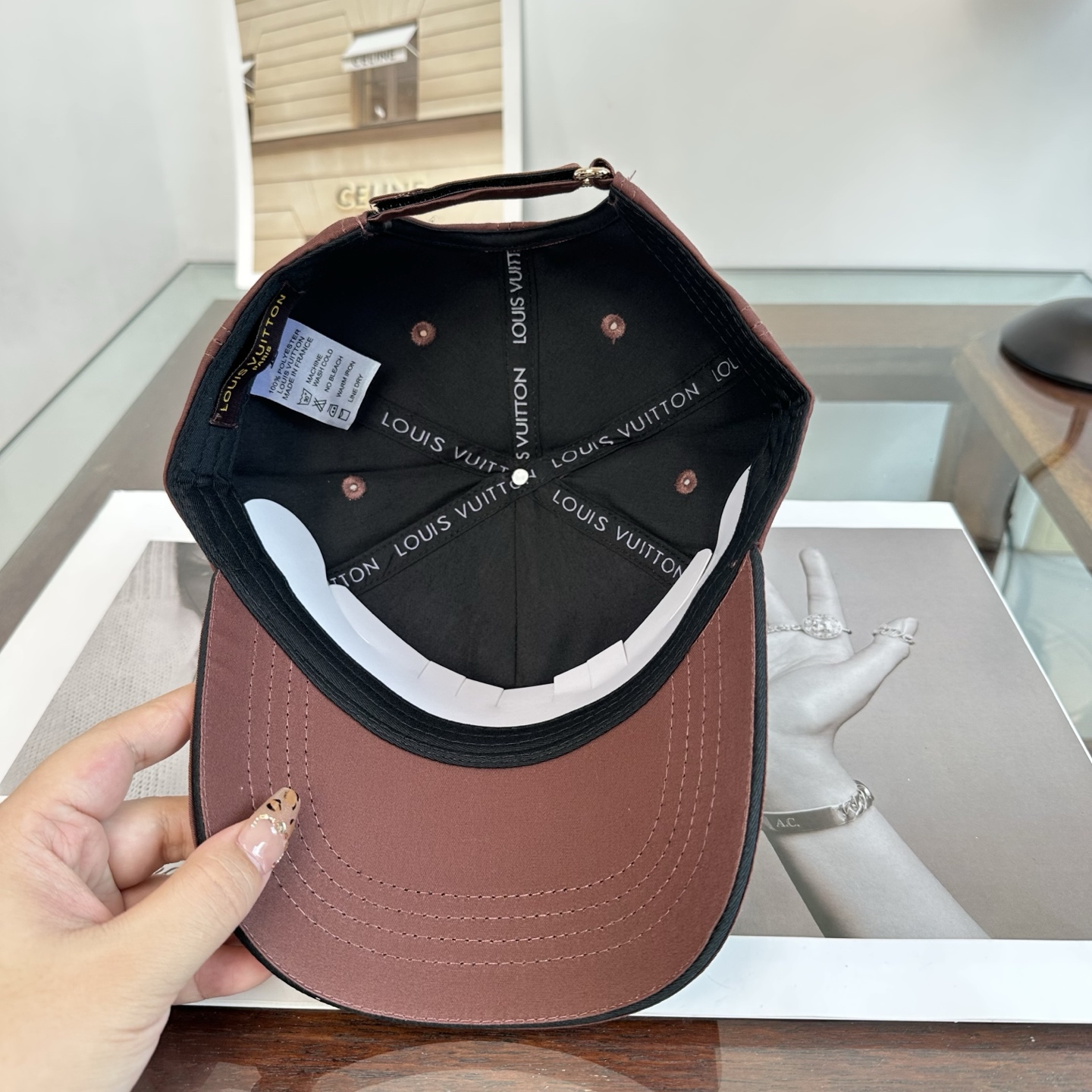 🧢路易威登棒球帽 LouisVuitton😍新款LV棒球帽，重工打造♥️高端大气，百搭款🤗男女通用！