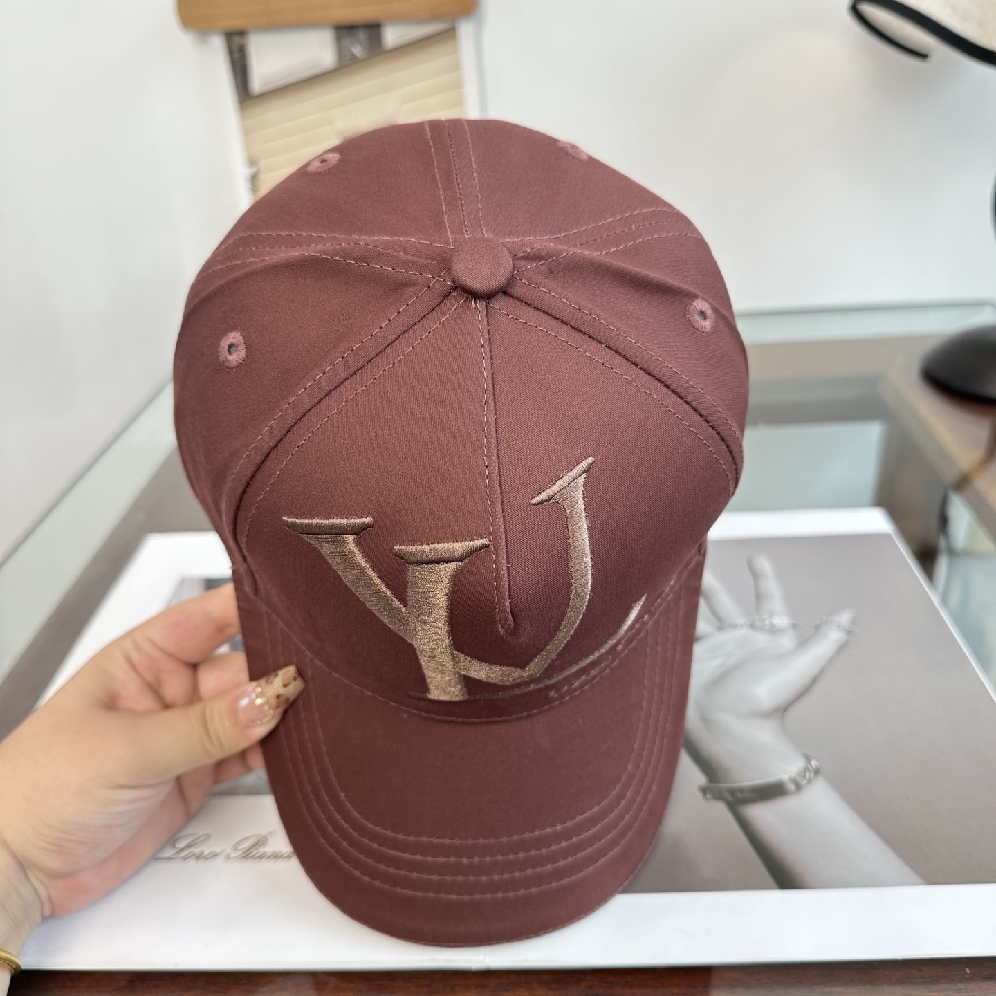 🧢路易威登棒球帽 LouisVuitton😍新款LV棒球帽，重工打造♥️高端大气，百搭款🤗男女通用！