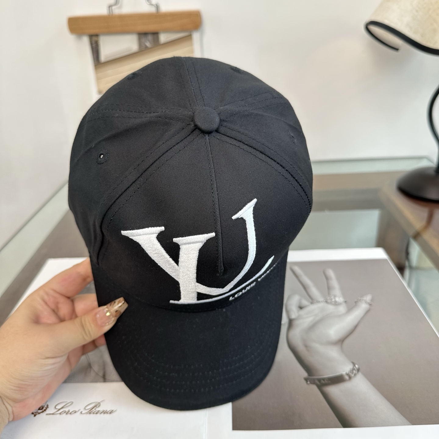 🧢路易威登棒球帽 LouisVuitton😍新款LV棒球帽，重工打造♥️高端大气，百搭款🤗男女通用！