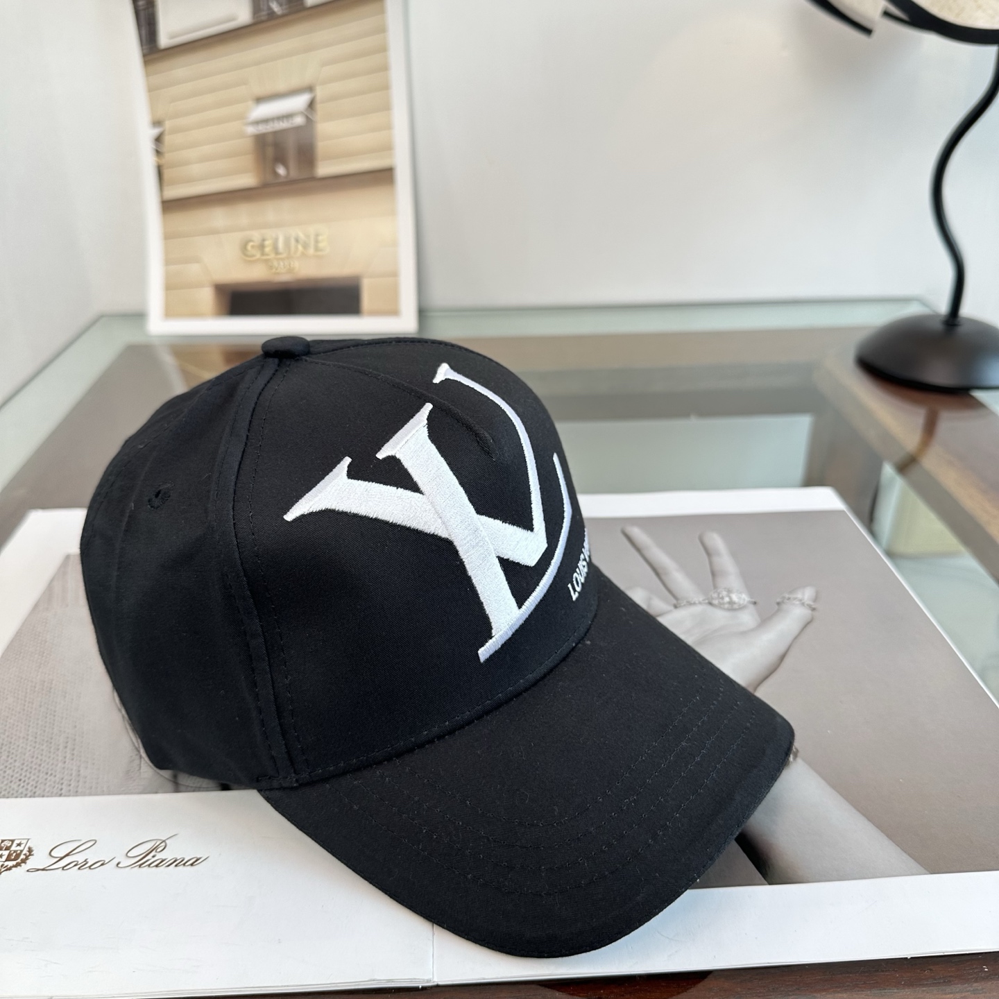 🧢路易威登棒球帽 LouisVuitton😍新款LV棒球帽，重工打造♥️高端大气，百搭款🤗男女通用！
