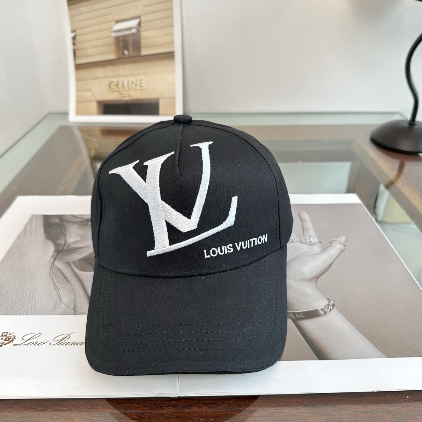 🧢路易威登棒球帽 LouisVuitton😍新款LV棒球帽，重工打造♥️高端大气，百搭款🤗男女通用！