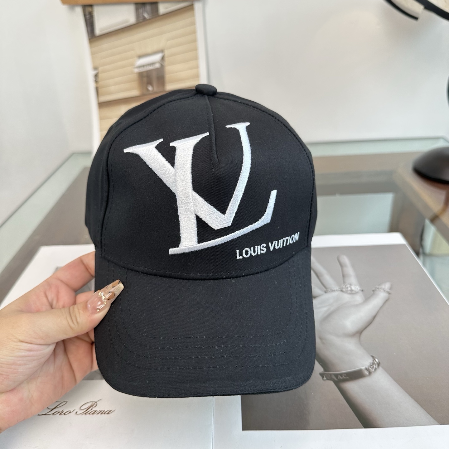 🧢路易威登棒球帽 LouisVuitton😍新款LV棒球帽，重工打造♥️高端大气，百搭款🤗男女通用！