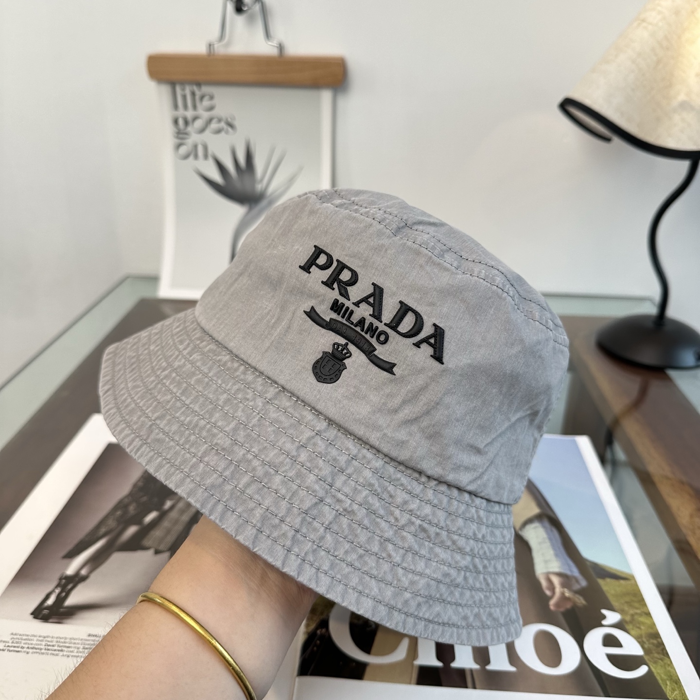 普拉达 Prada 经典渔夫帽，显脸小 大牌款超好搭配，赶紧入手！