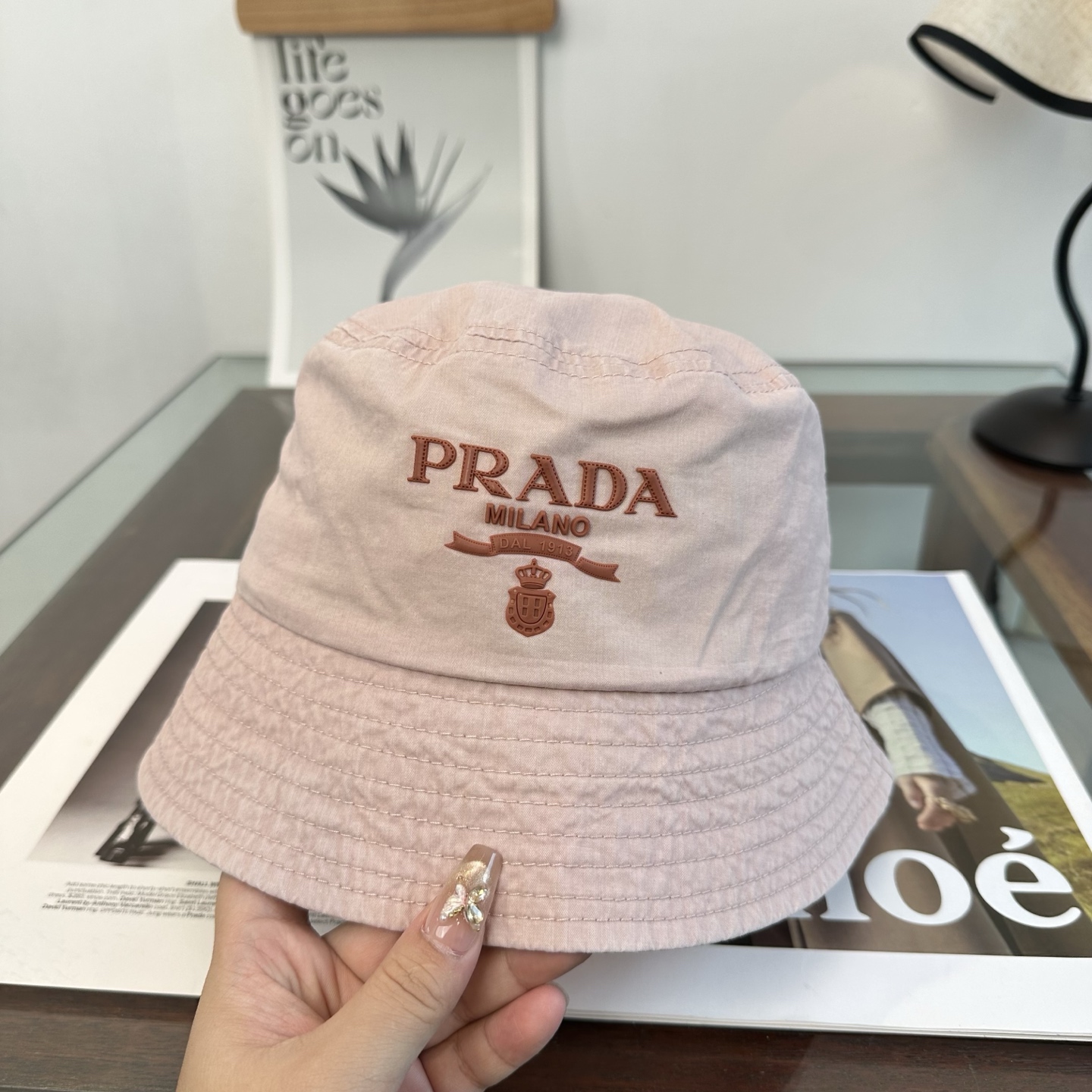 普拉达 Prada 经典渔夫帽，显脸小 大牌款超好搭配，赶紧入手！