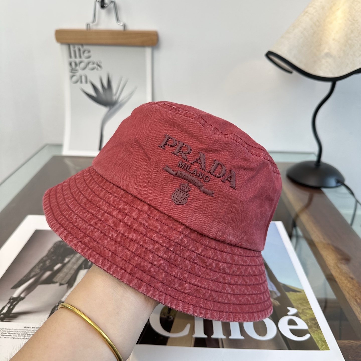 普拉达 Prada 经典渔夫帽，显脸小 大牌款超好搭配，赶紧入手！