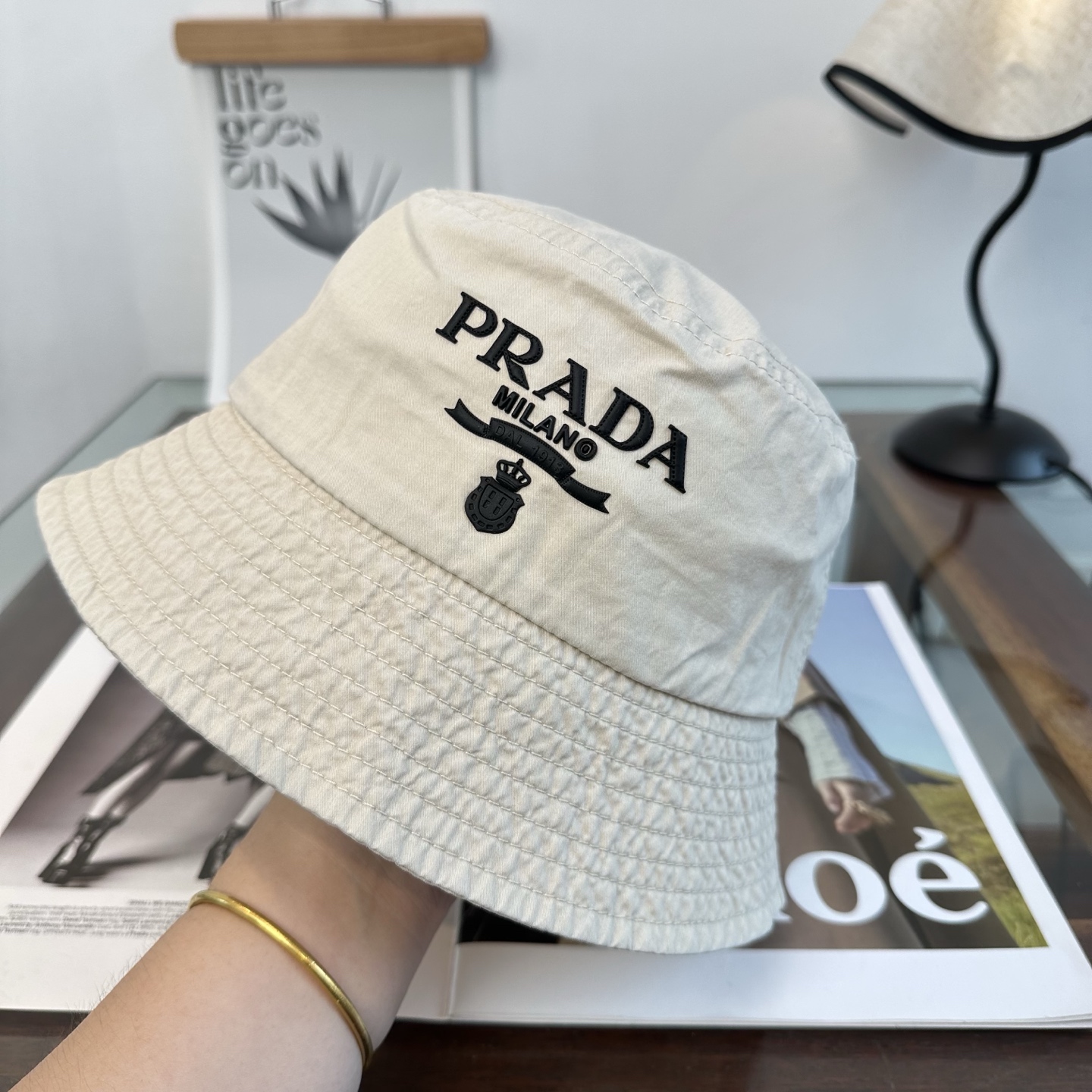普拉达 Prada 经典渔夫帽，显脸小 大牌款超好搭配，赶紧入手！