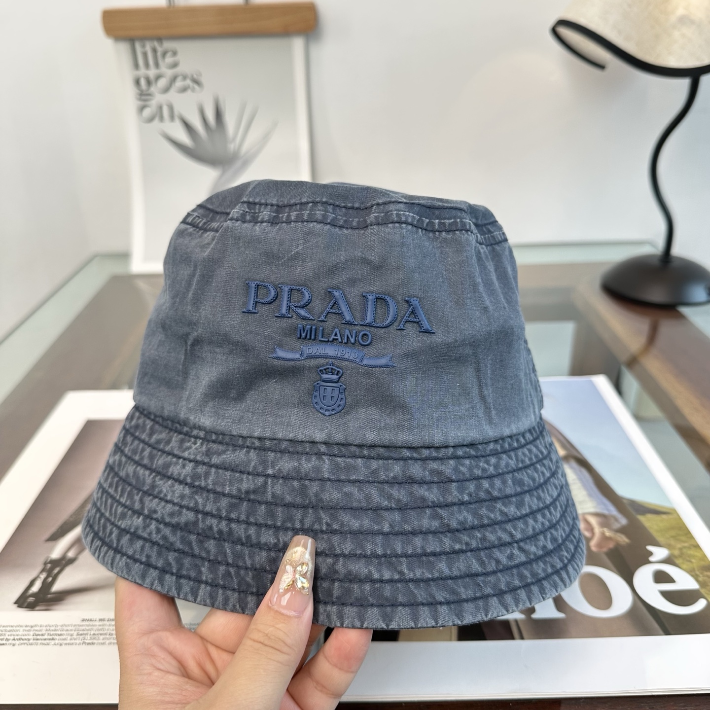 普拉达 Prada 经典渔夫帽，显脸小 大牌款超好搭配，赶紧入手！