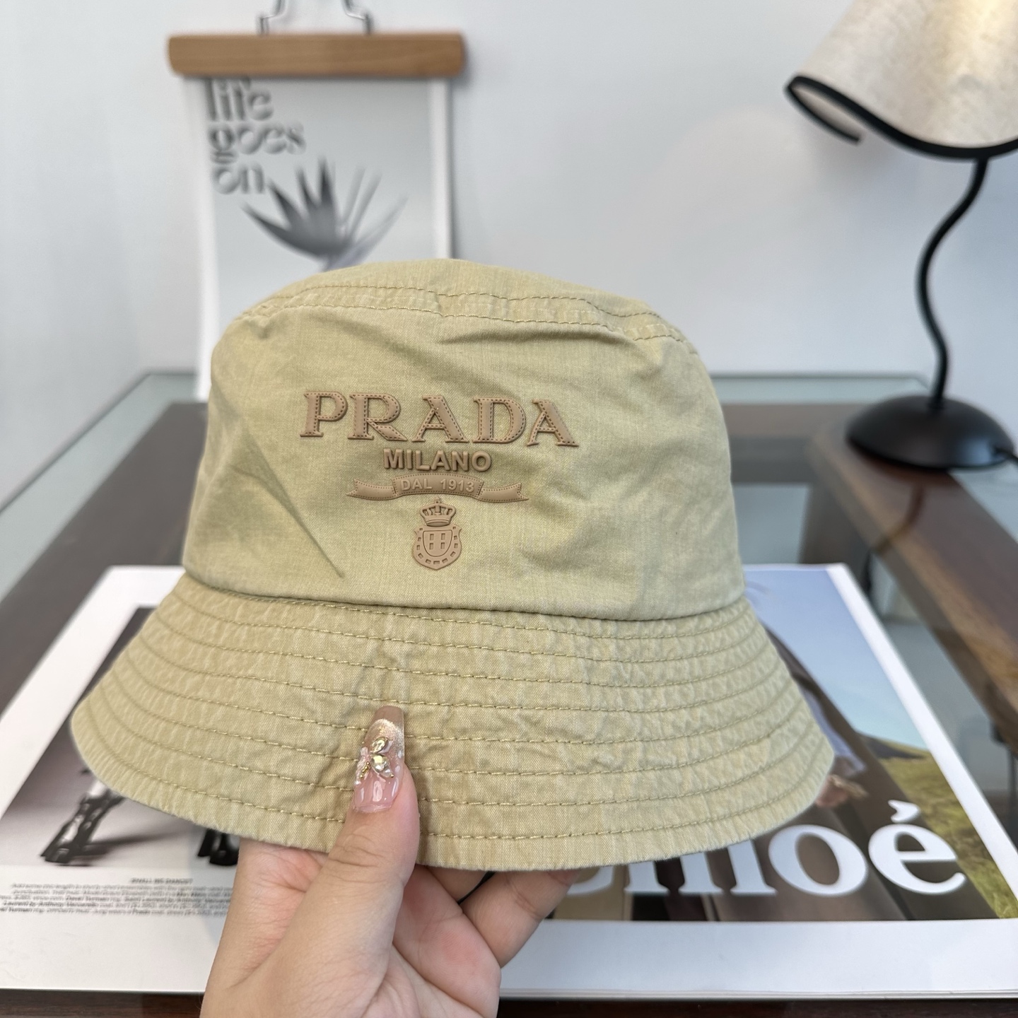 普拉达 Prada 经典渔夫帽，显脸小 大牌款超好搭配，赶紧入手！