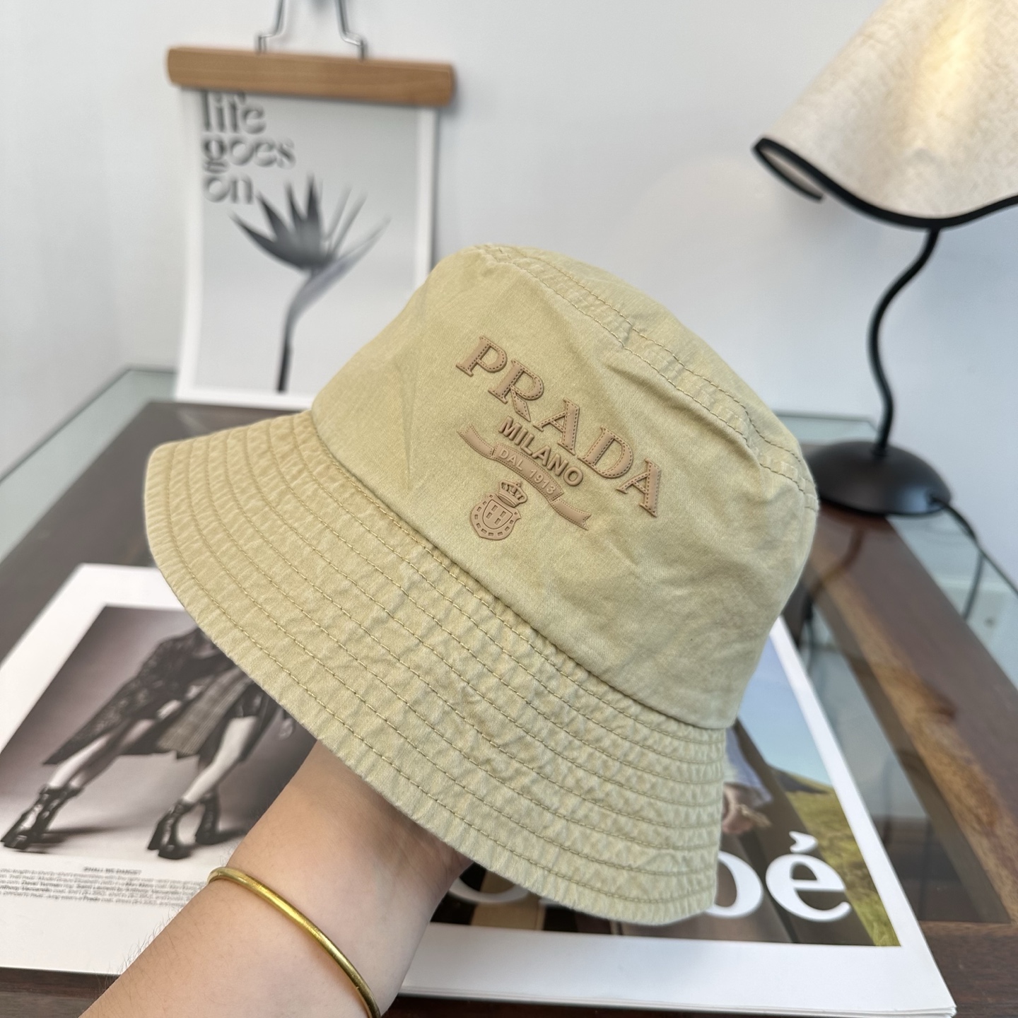 普拉达 Prada 经典渔夫帽，显脸小 大牌款超好搭配，赶紧入手！