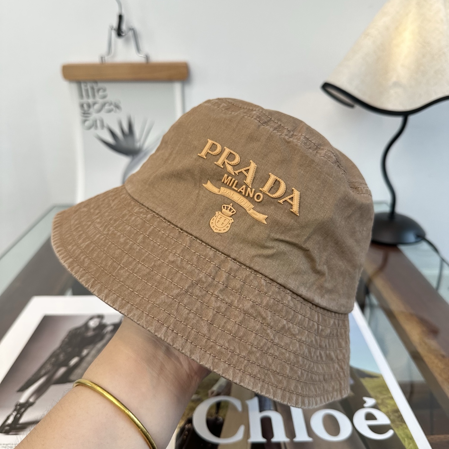 普拉达 Prada 经典渔夫帽，显脸小 大牌款超好搭配，赶紧入手！