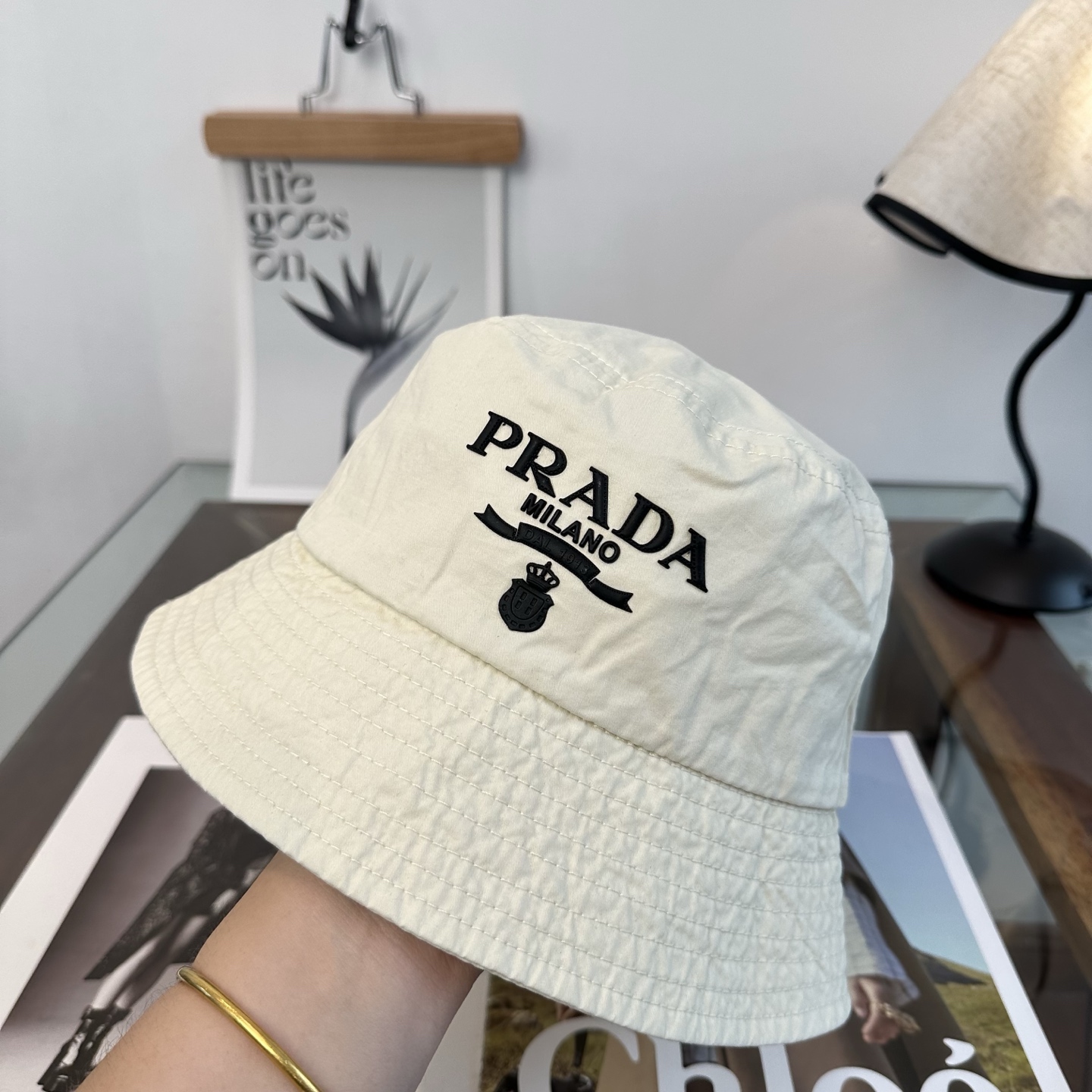 普拉达 Prada 经典渔夫帽，显脸小 大牌款超好搭配，赶紧入手！