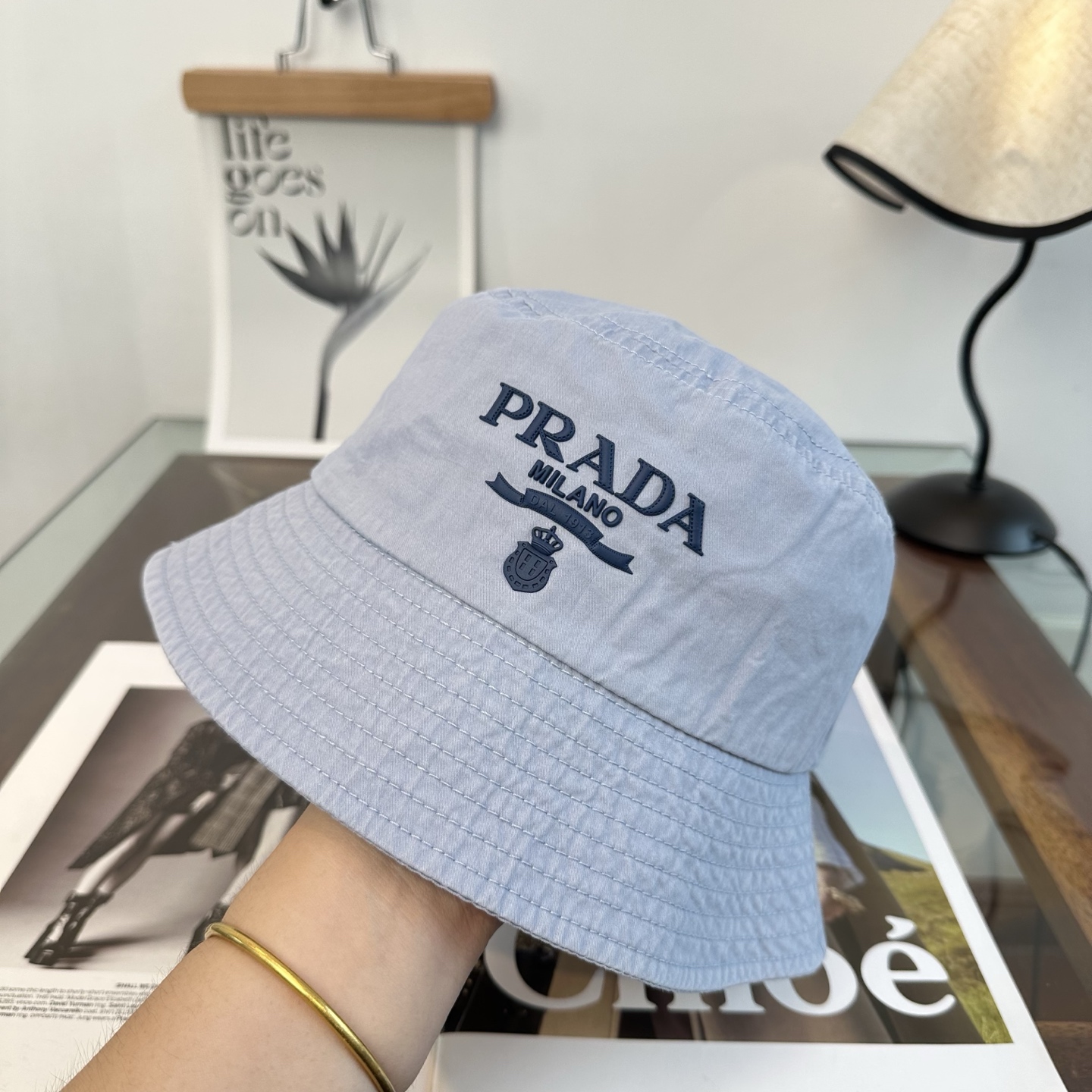 普拉达 Prada 经典渔夫帽，显脸小 大牌款超好搭配，赶紧入手！