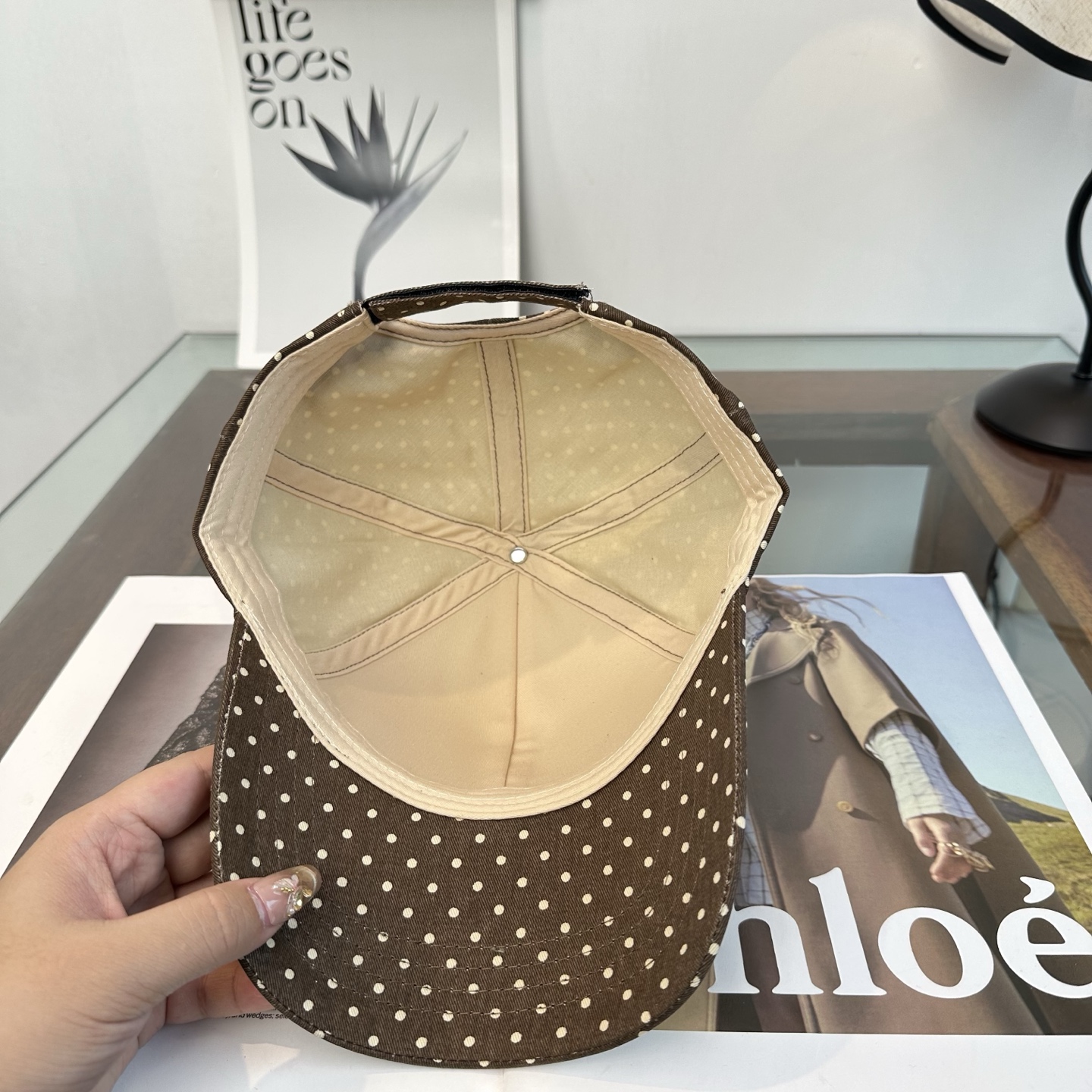 普拉达 经典棒球帽设计感超强，让人耳目一新头型非常好，可以修饰各种头型，实力百搭款