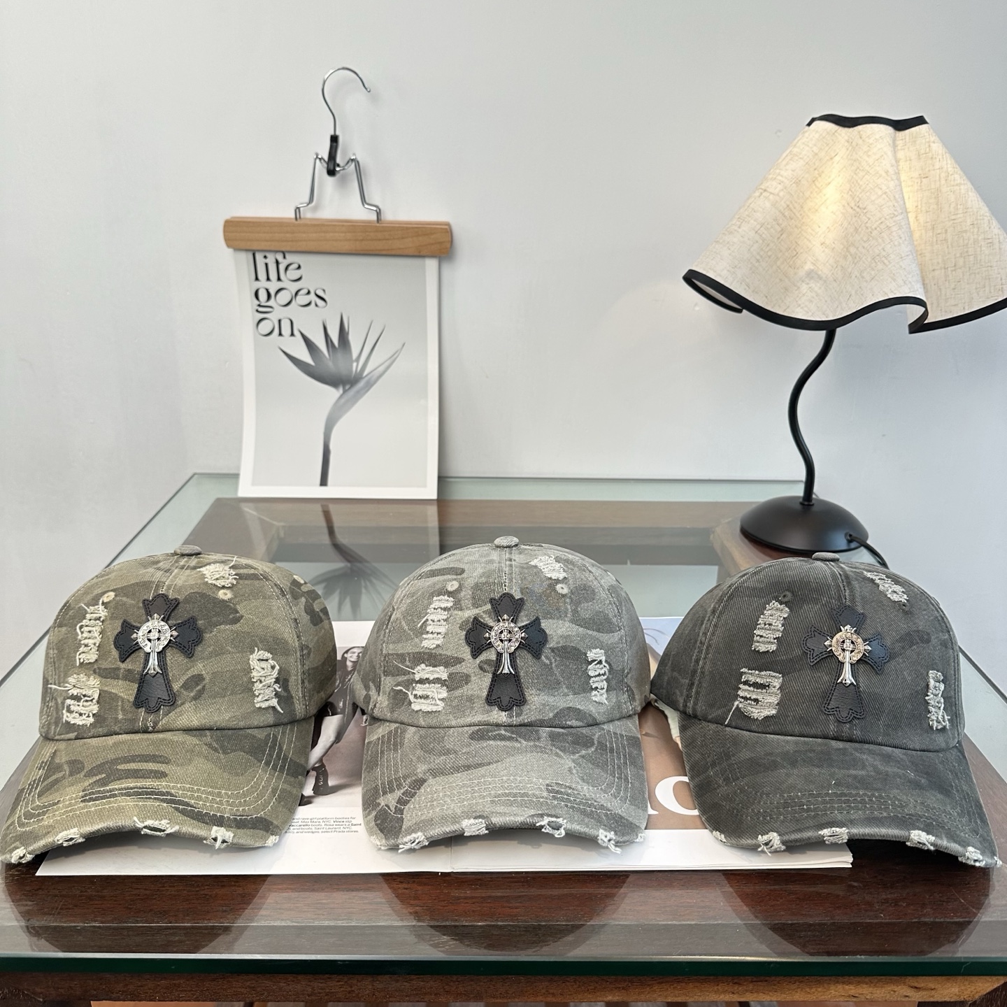 Chrome Hearts Chrome hearts 克罗心 新款十字架 高品质棒球帽，高端定制版 博主同款 墙裂推荐 质量巨好 谁戴谁 ~