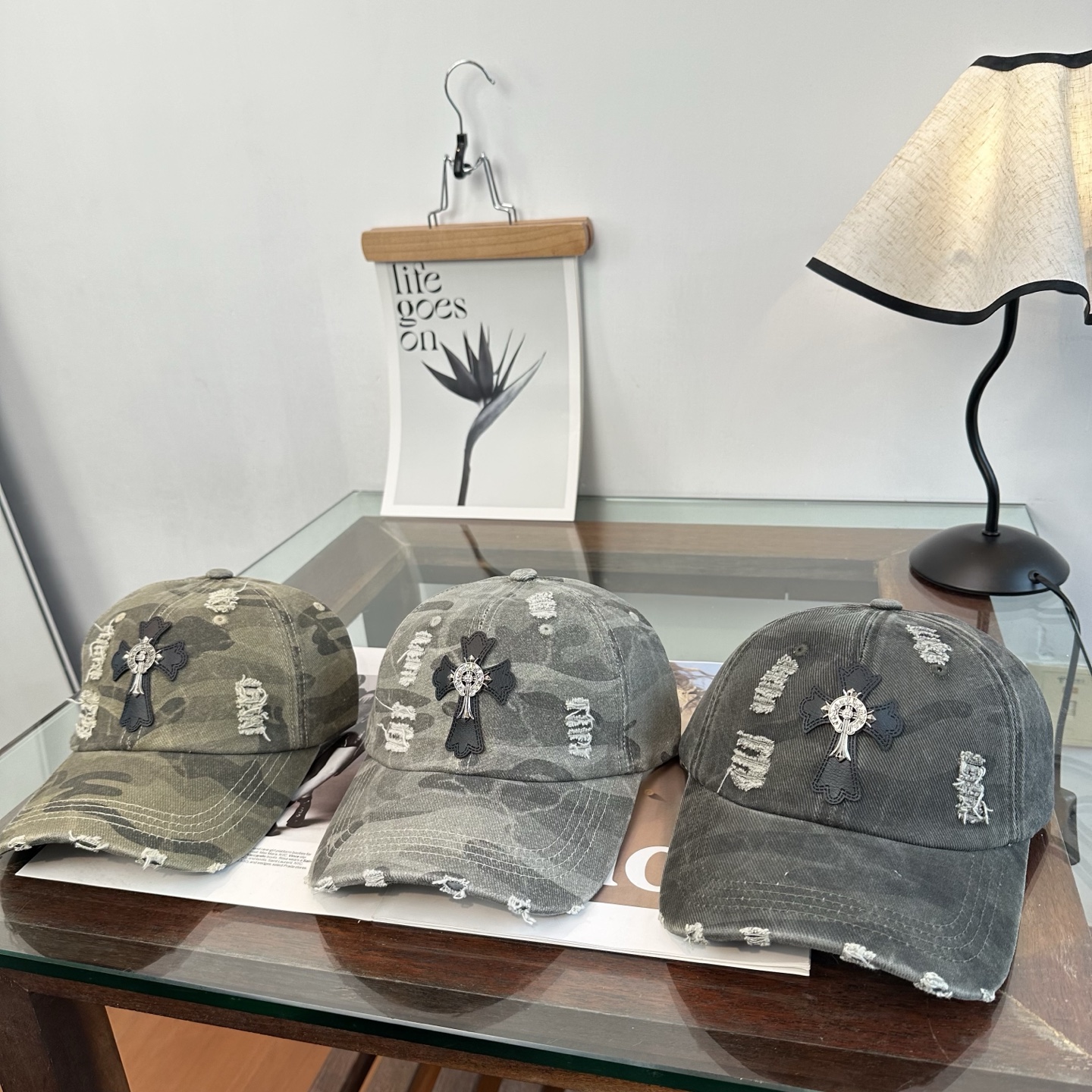 Chrome Hearts Chrome hearts 克罗心 新款十字架 高品质棒球帽，高端定制版 博主同款 墙裂推荐 质量巨好 谁戴谁 ~