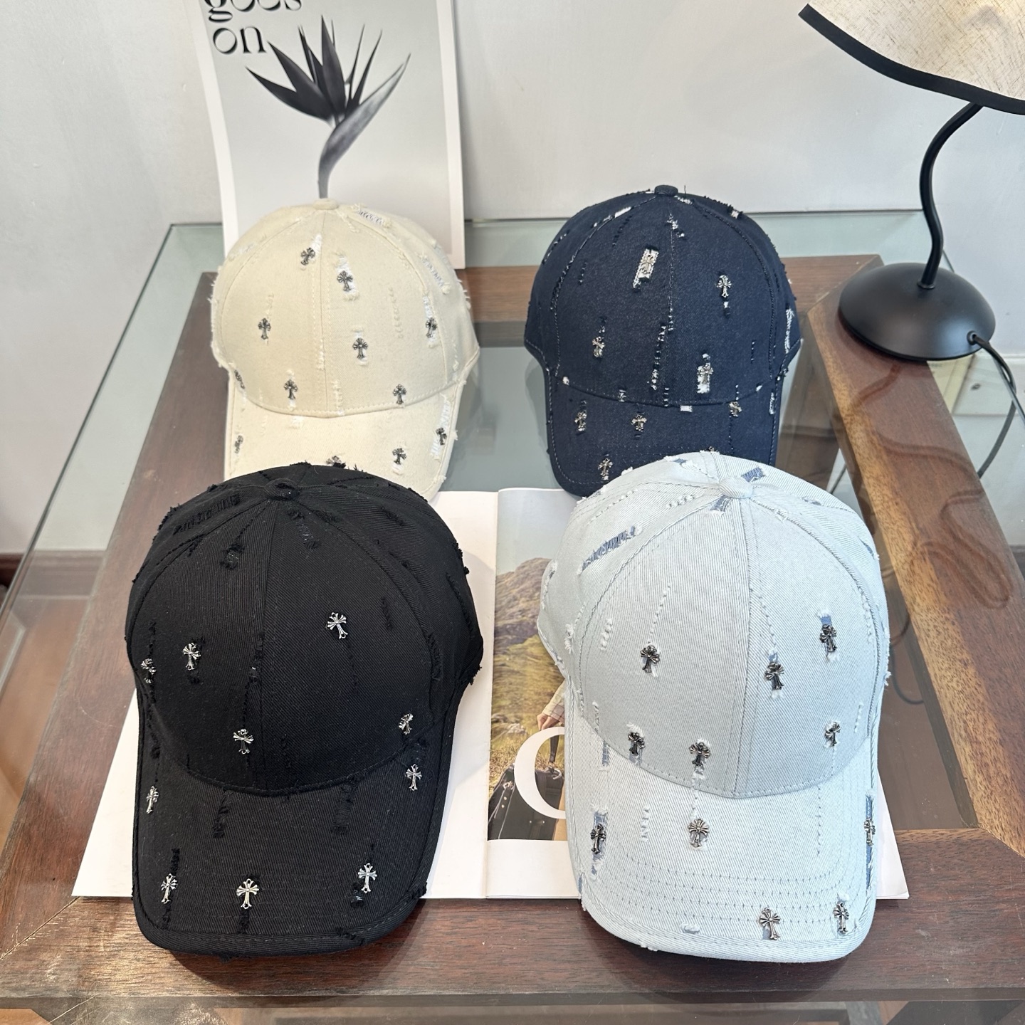 Chrome Hearts Chrome hearts 克罗心 新款十字架 高品质棒球帽，高端定制版 博主同款 墙裂推荐 质量巨好 谁戴谁 ~