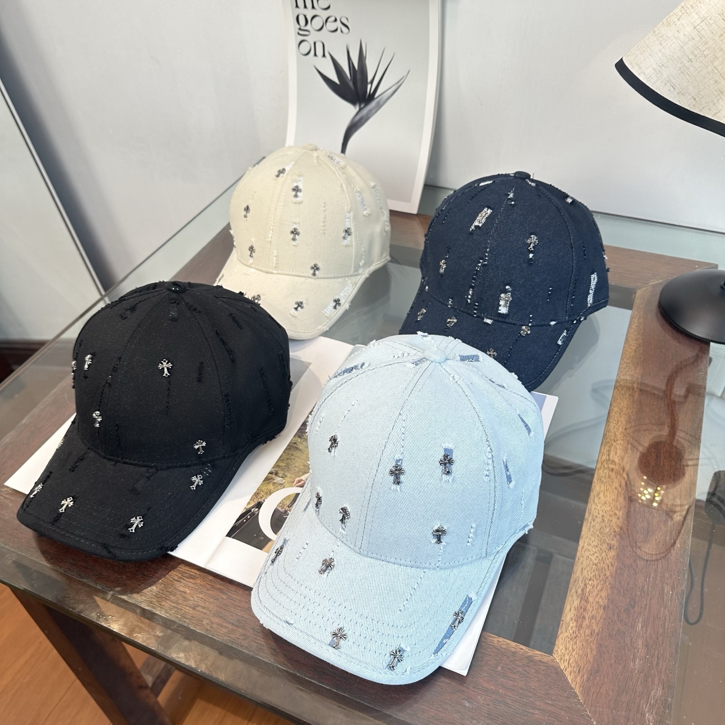 Chrome Hearts Chrome hearts 克罗心 新款十字架 高品质棒球帽，高端定制版 博主同款 墙裂推荐 质量巨好 谁戴谁 ~